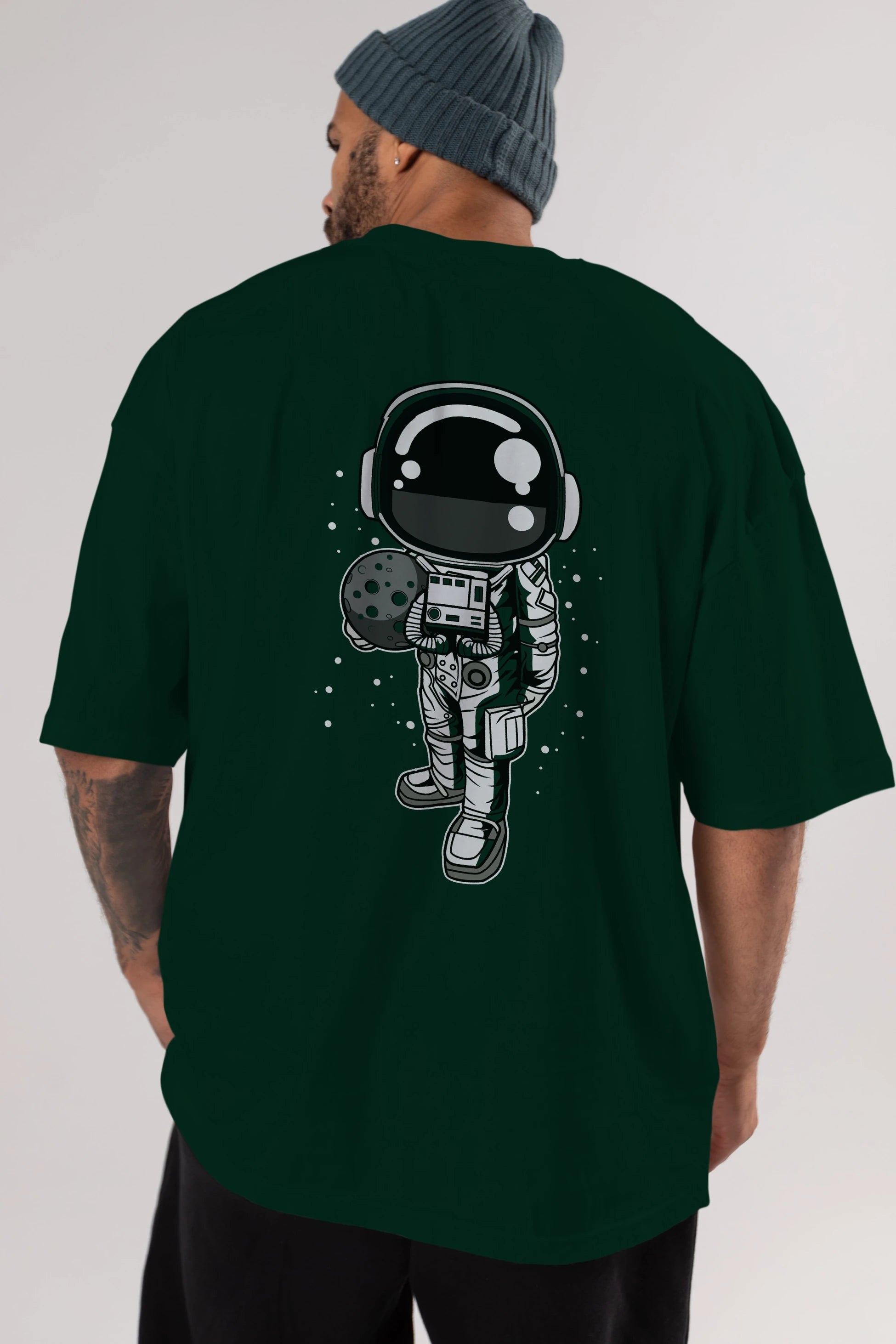 Astronaut Holding The Moon Arka Baskılı Oversize t-shirt Erkek Kadın Unisex
