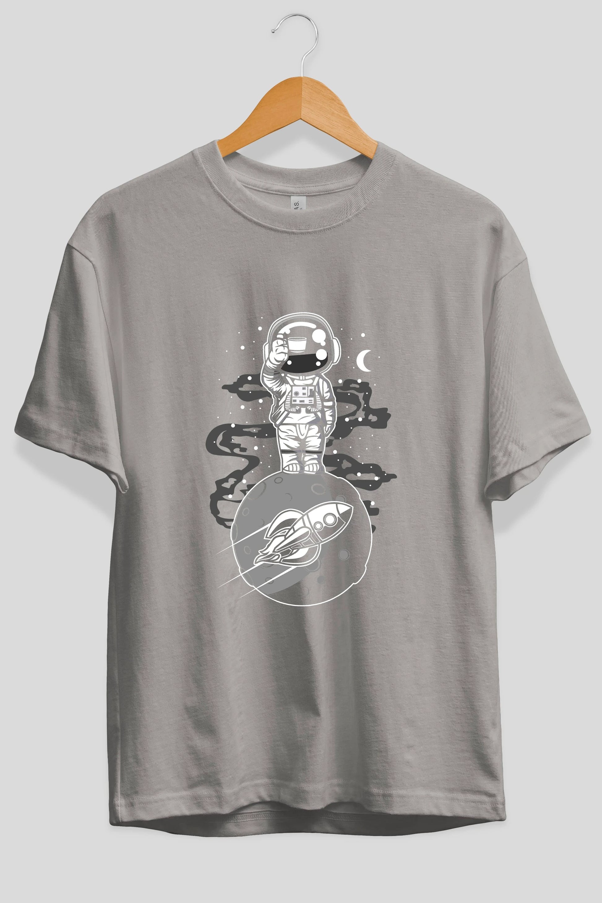 Astronaut Standing On The Moon Ön Baskılı Oversize t-shirt Erkek Kadın Unisex