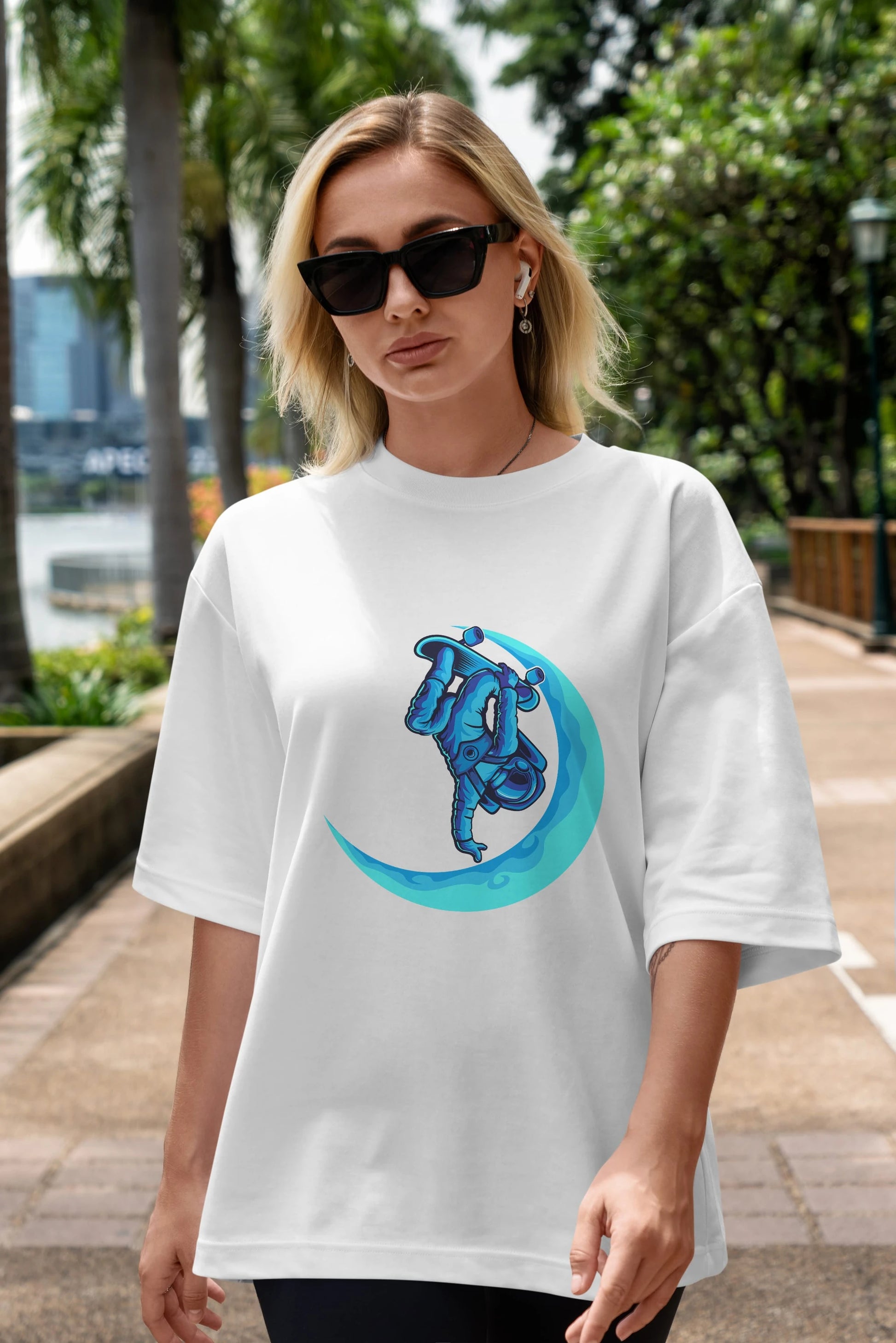 Skating on the moon Ön Baskılı Oversize t-shirt Erkek Kadın Unisex