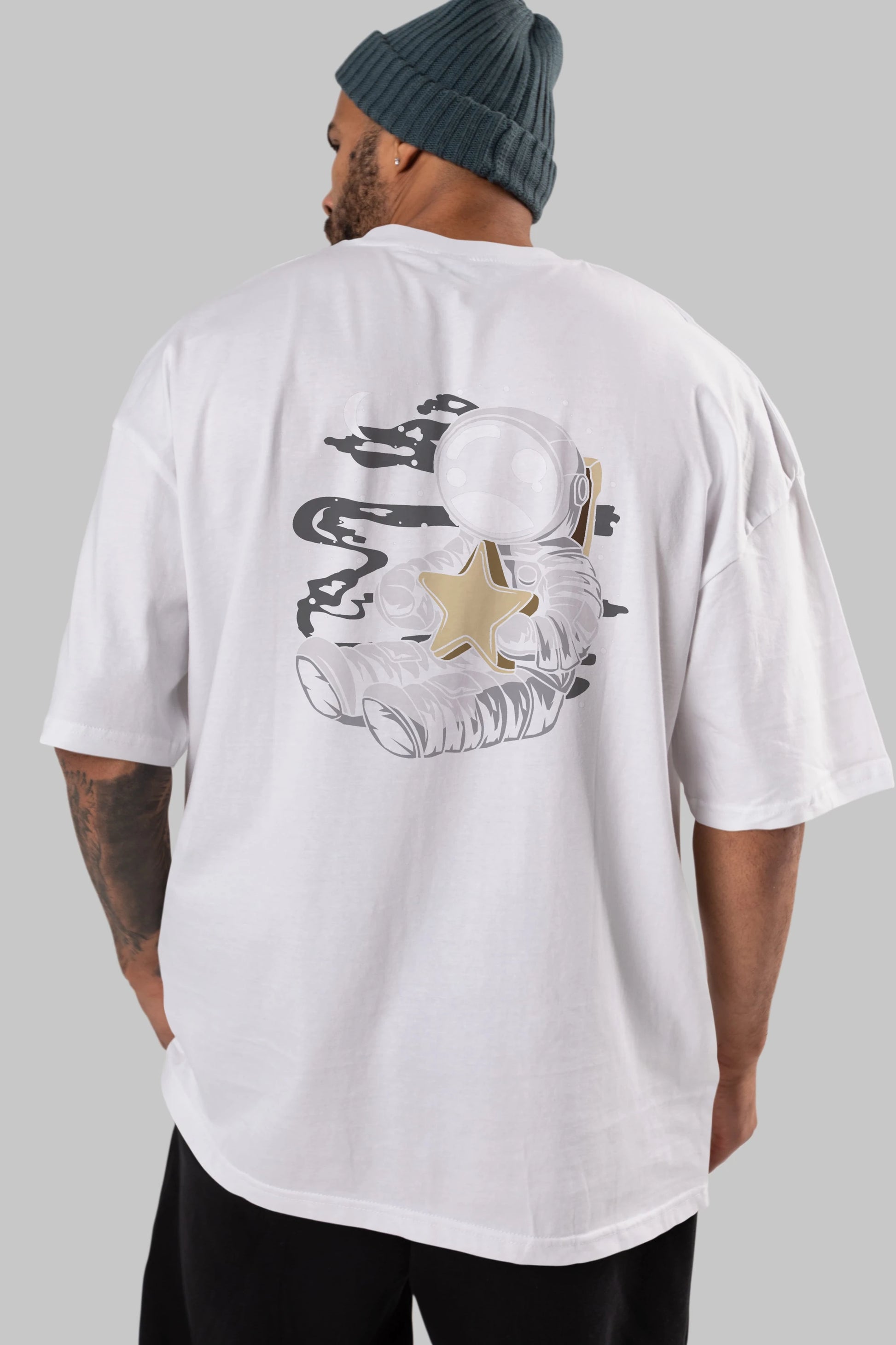 Astronaut Holding The Star Arka Baskılı Oversize t-shirt Erkek Kadın Unisex