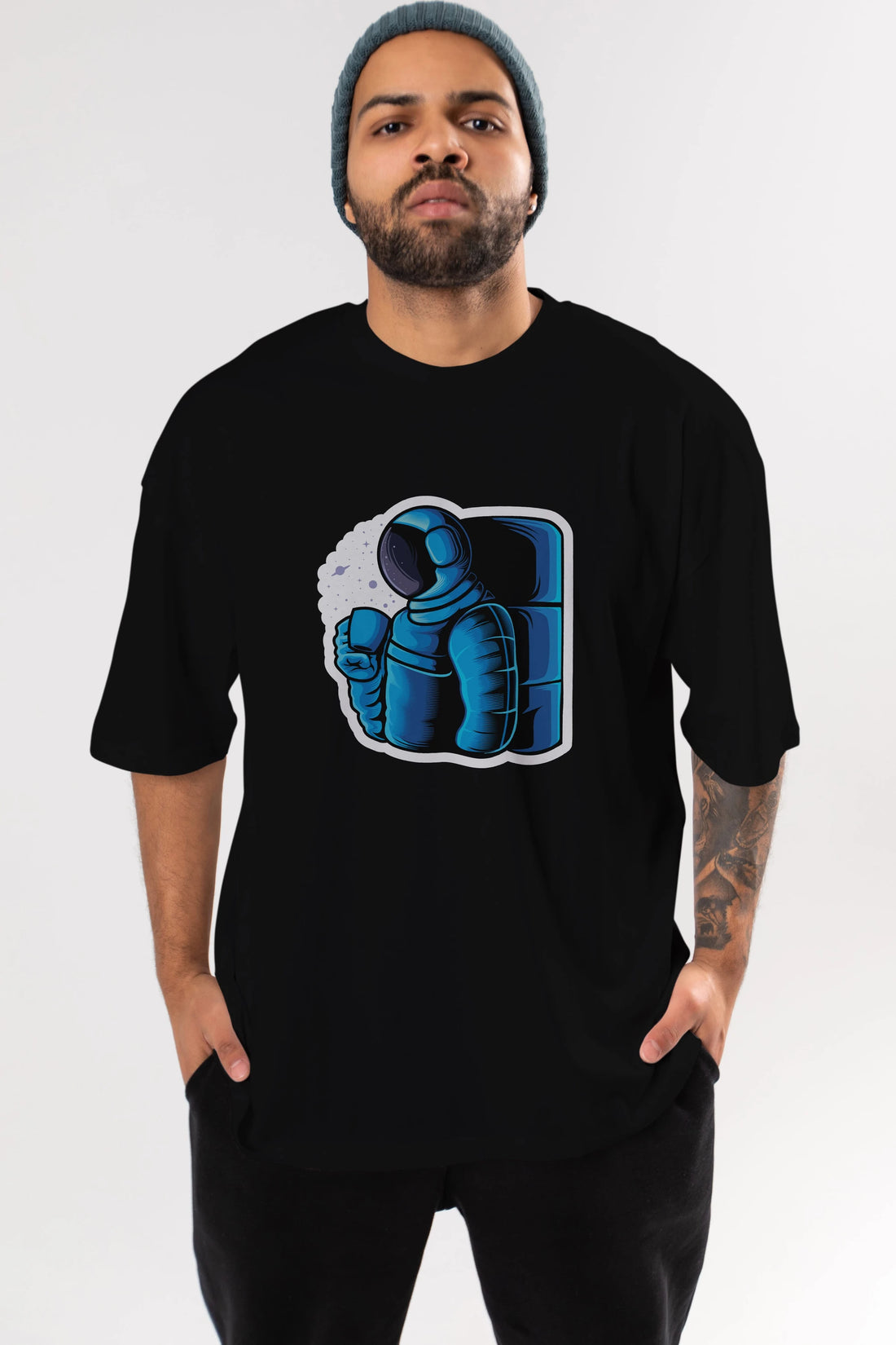 Drinking coffee in space sticker Ön Baskılı Oversize t-shirt Erkek Kadın Unisex