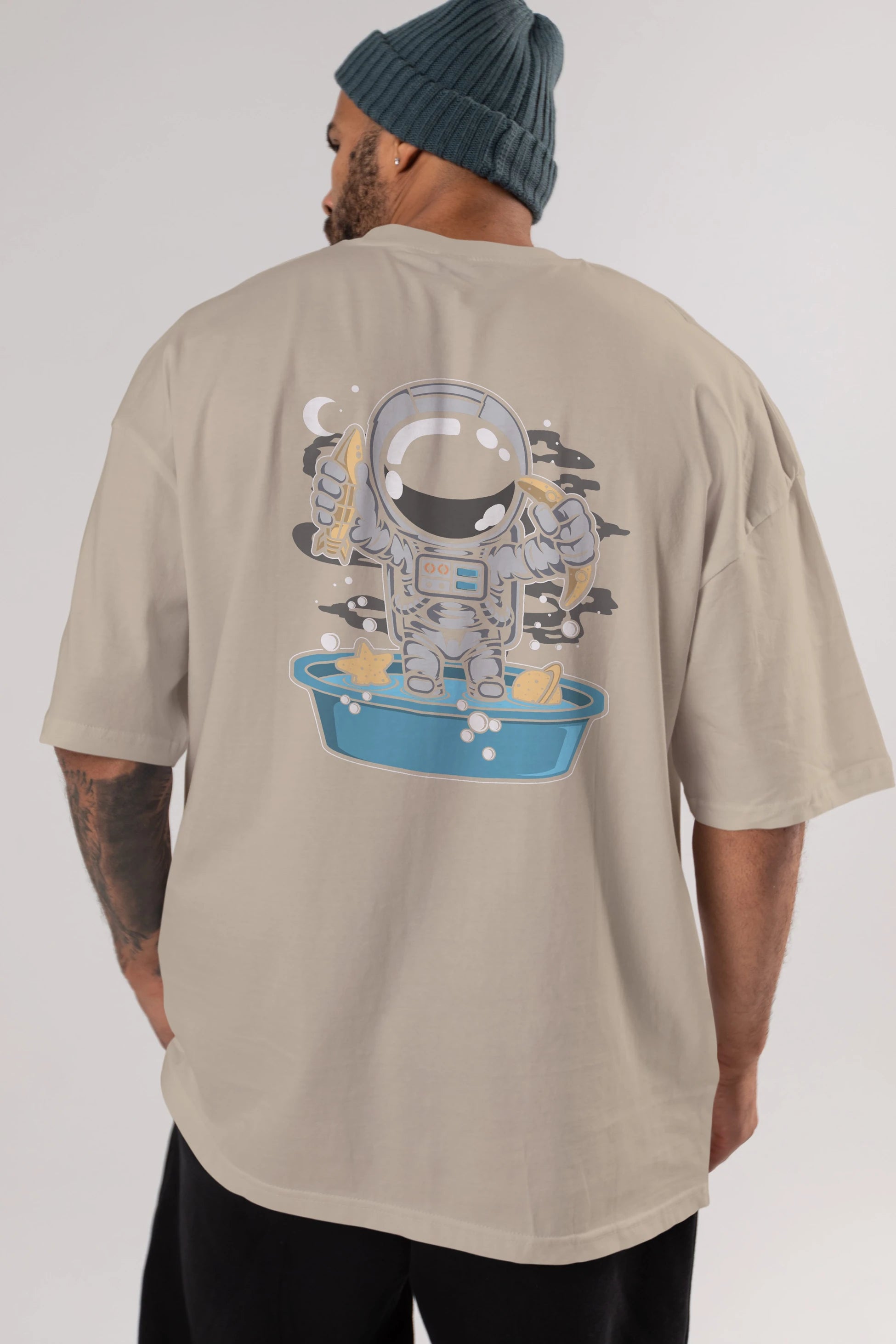 Astronaut Bath Tub Arka Baskılı Oversize t-shirt Erkek Kadın Unisex
