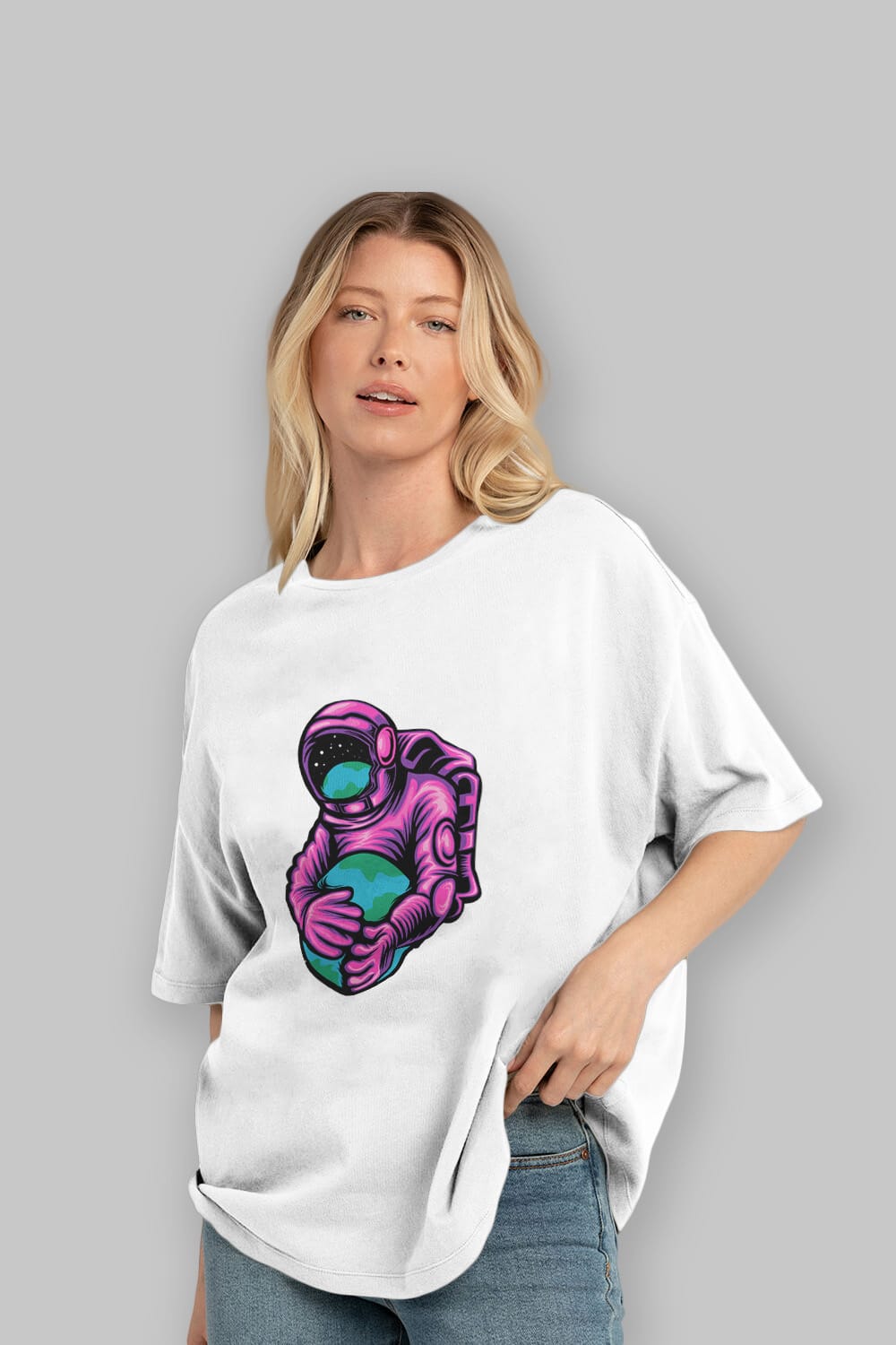 Astronaut Holding Up The Earth Ön Baskılı Oversize t-shirt Erkek Kadın Unisex