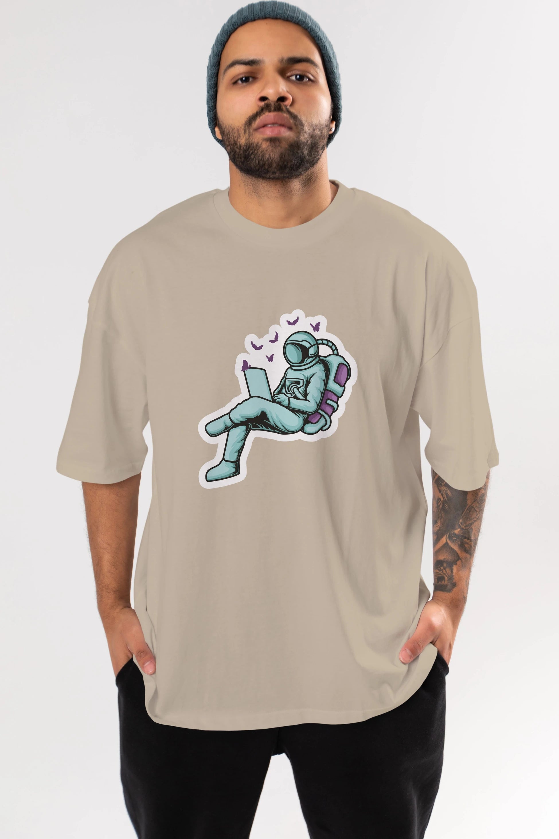 Work with Butterflies in Space Sticker Ön Baskılı Oversize t-shirt Erkek Kadın Unisex