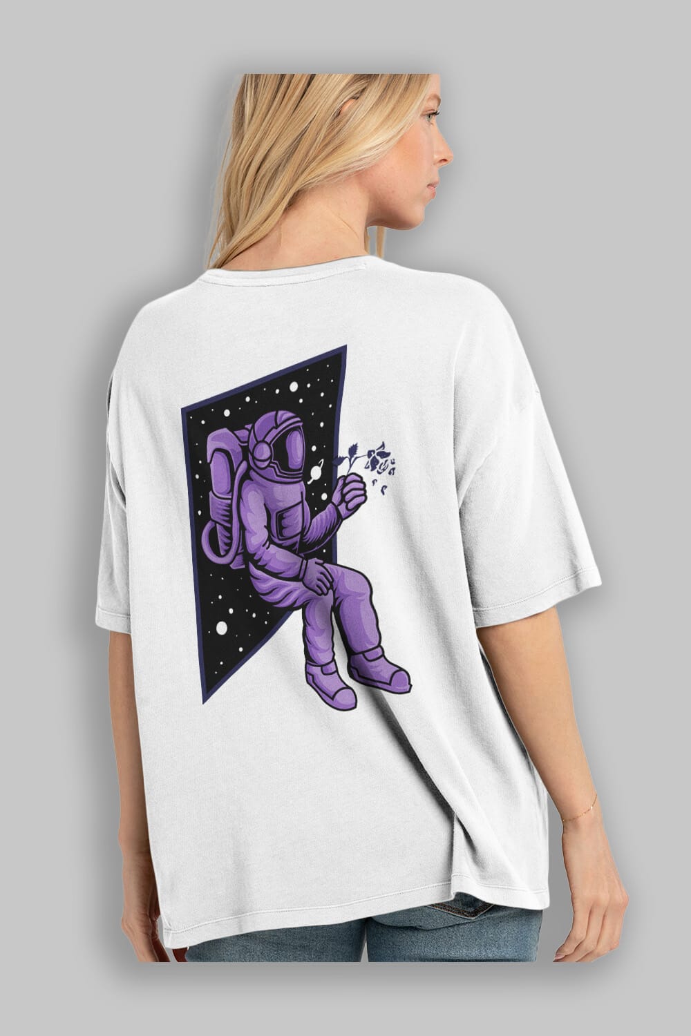 Astronaut holding black rose Arka Baskılı Oversize t-shirt Erkek Kadın Unisex
