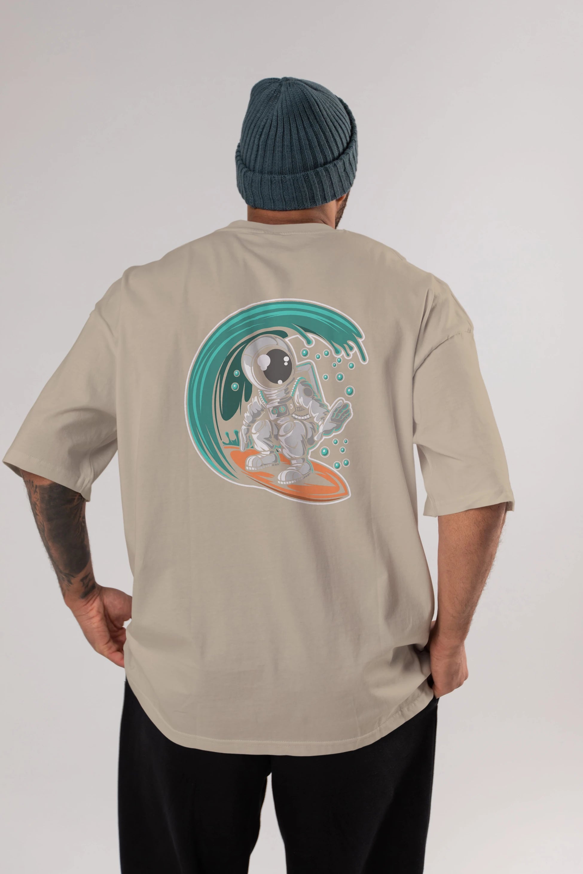 Astronaut Surfing Arka Baskılı Oversize t-shirt Erkek Kadın Unisex