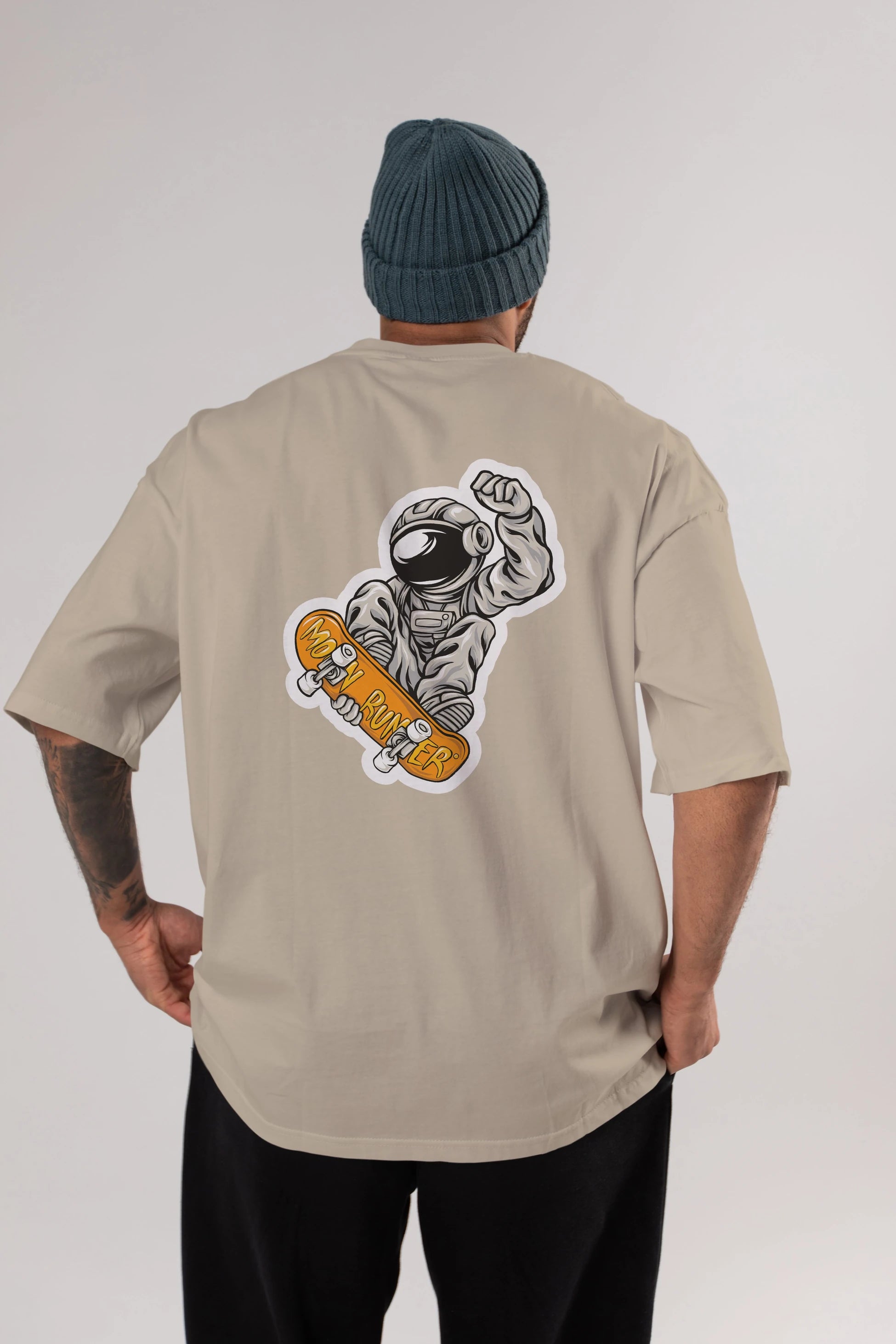 Moon Runner Sticker Arka Baskılı Oversize t-shirt Erkek Kadın Unisex