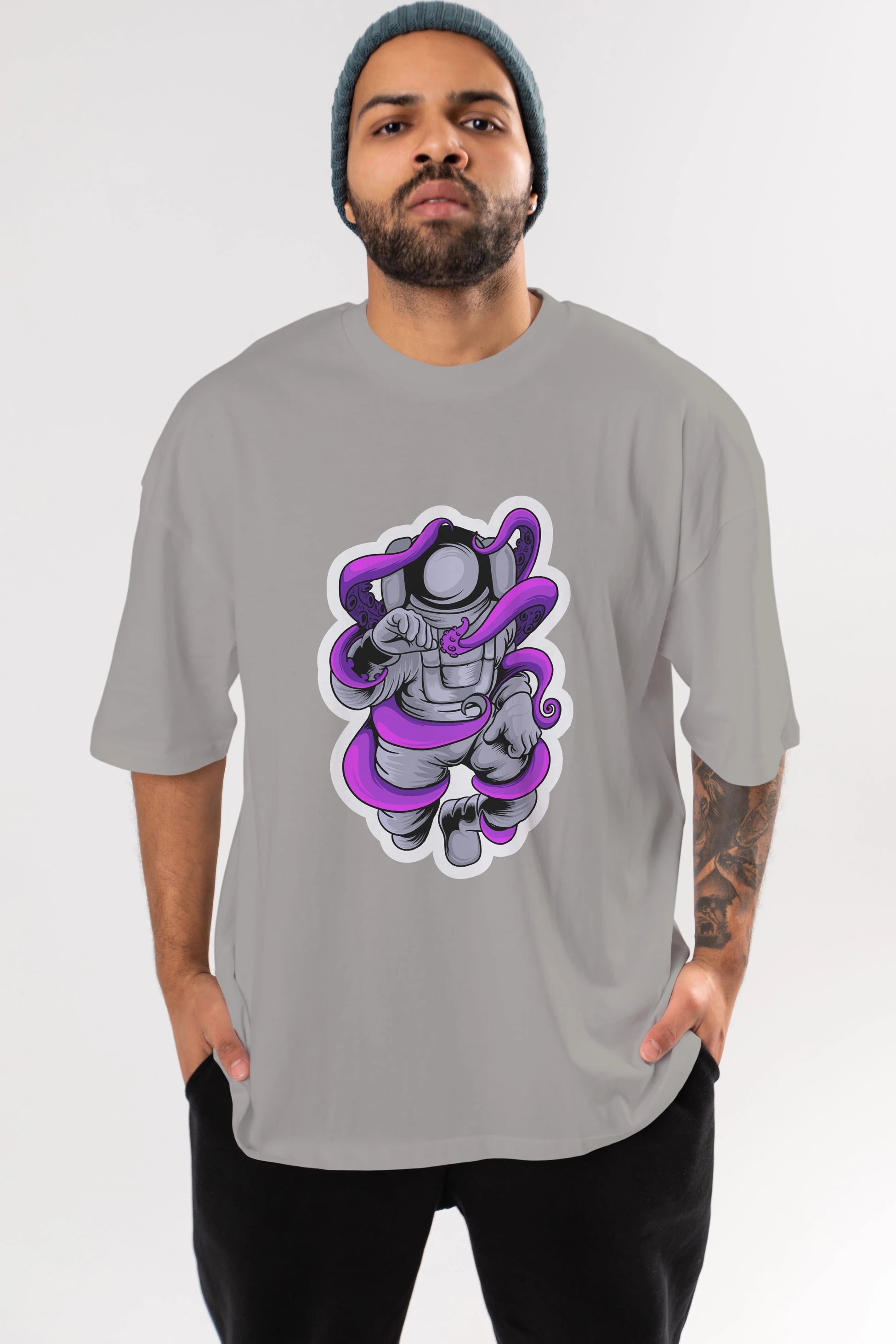 Astronaut fighting octopus sticker Ön Baskılı Oversize t-shirt Erkek Kadın Unisex
