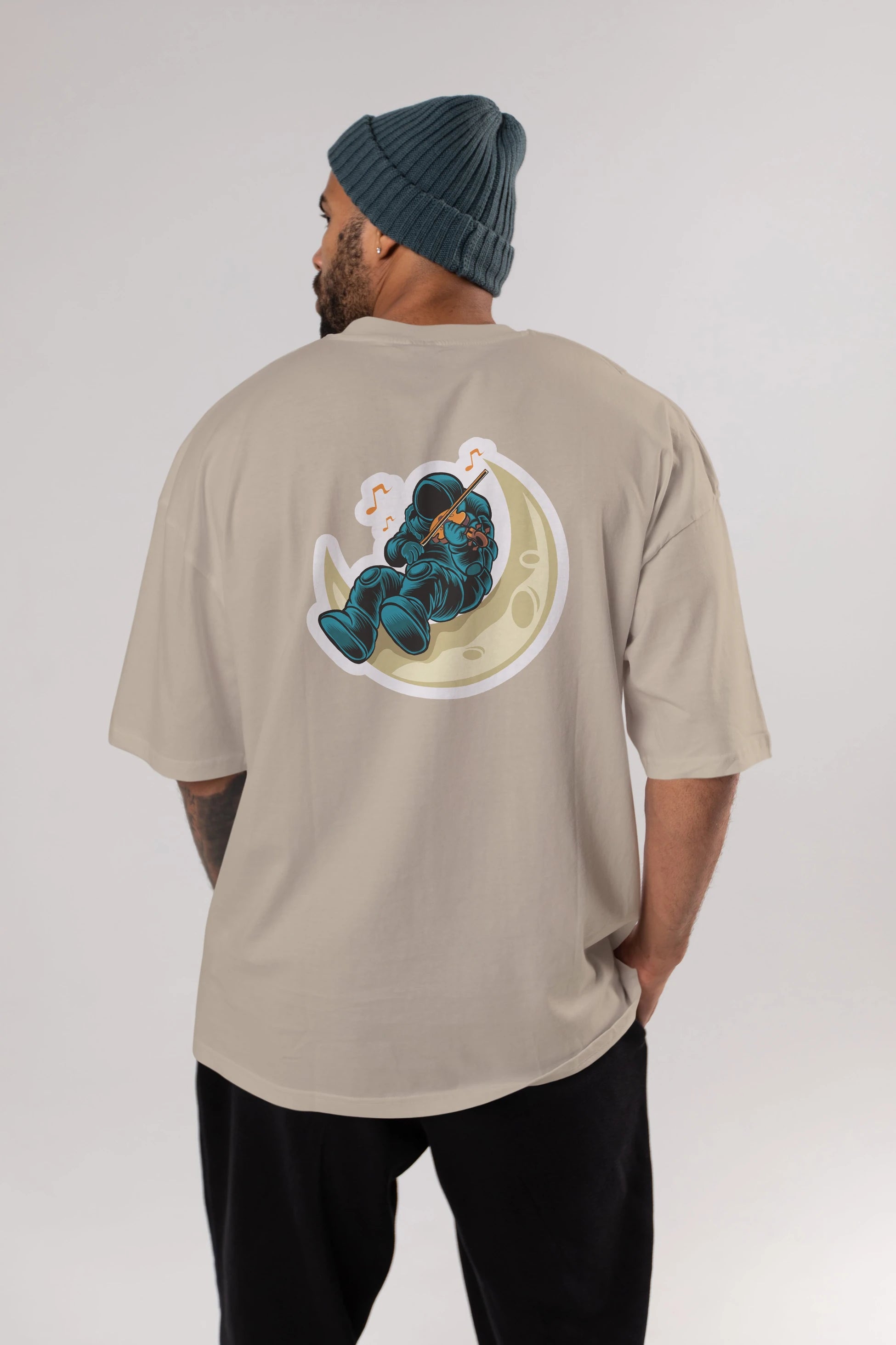 Playing Vionist in Space Sticker Arka Baskılı Oversize t-shirt Erkek Kadın Unisex