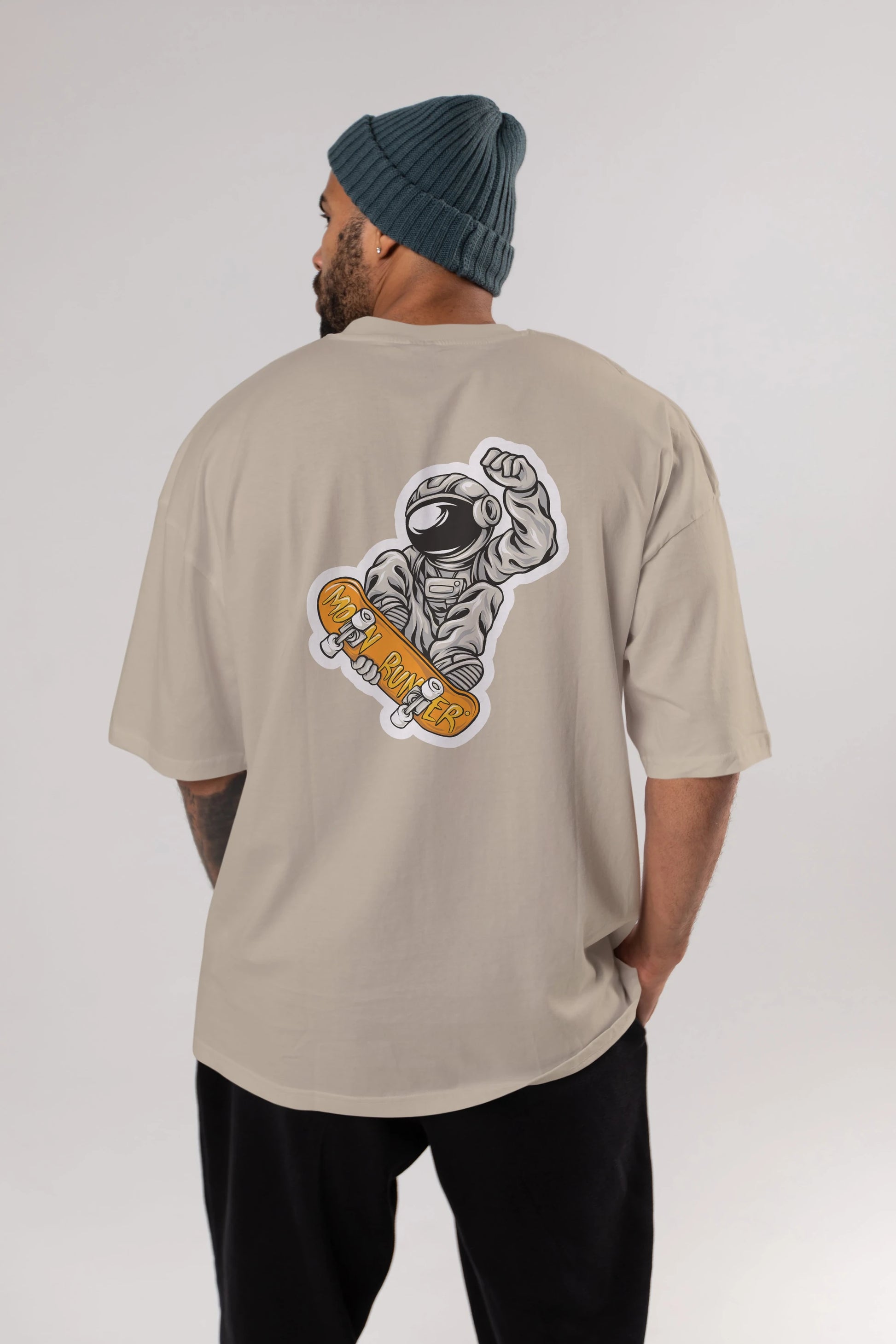 Moon Runner Sticker Arka Baskılı Oversize t-shirt Erkek Kadın Unisex