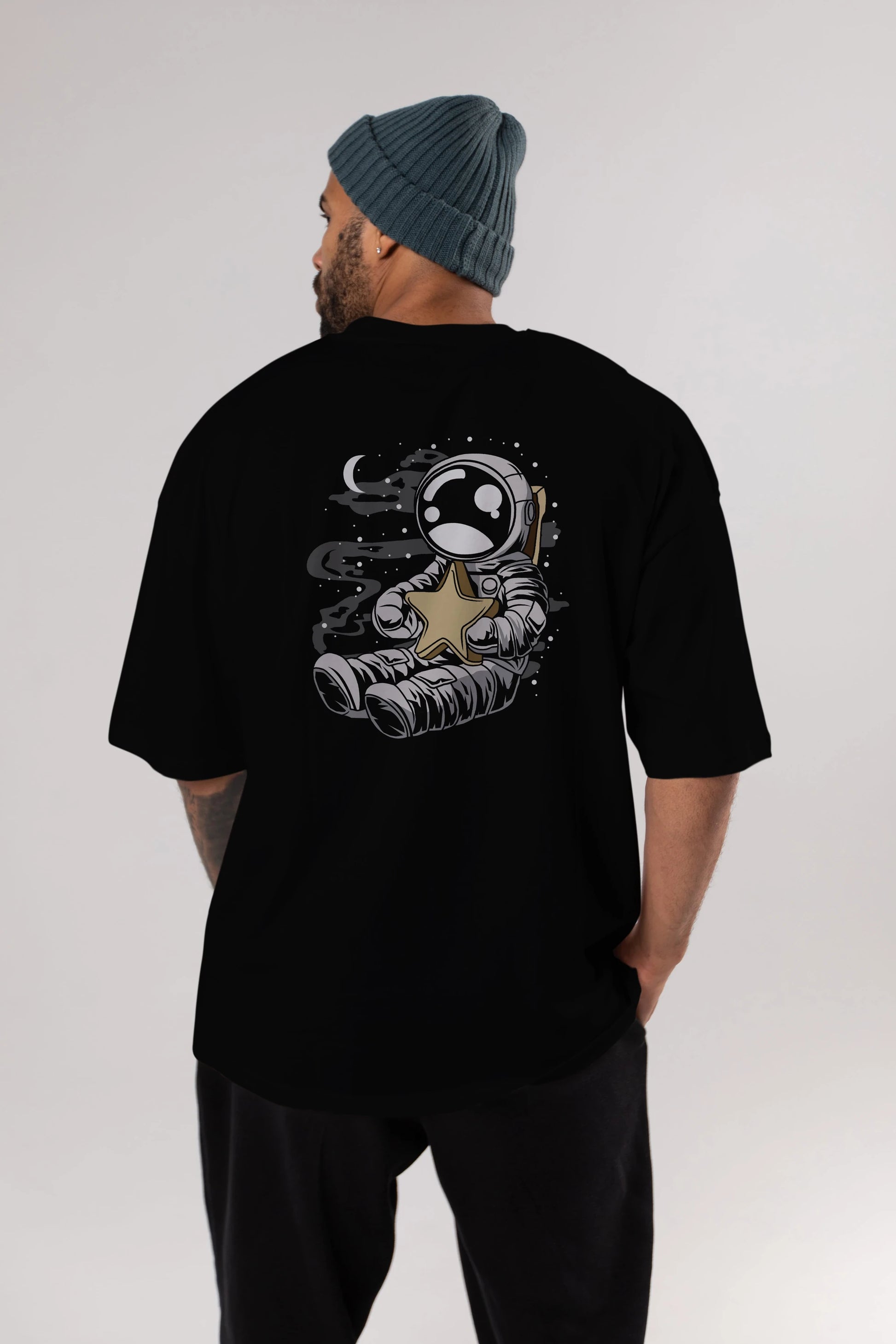 Astronaut Holding The Star Arka Baskılı Oversize t-shirt Erkek Kadın Unisex