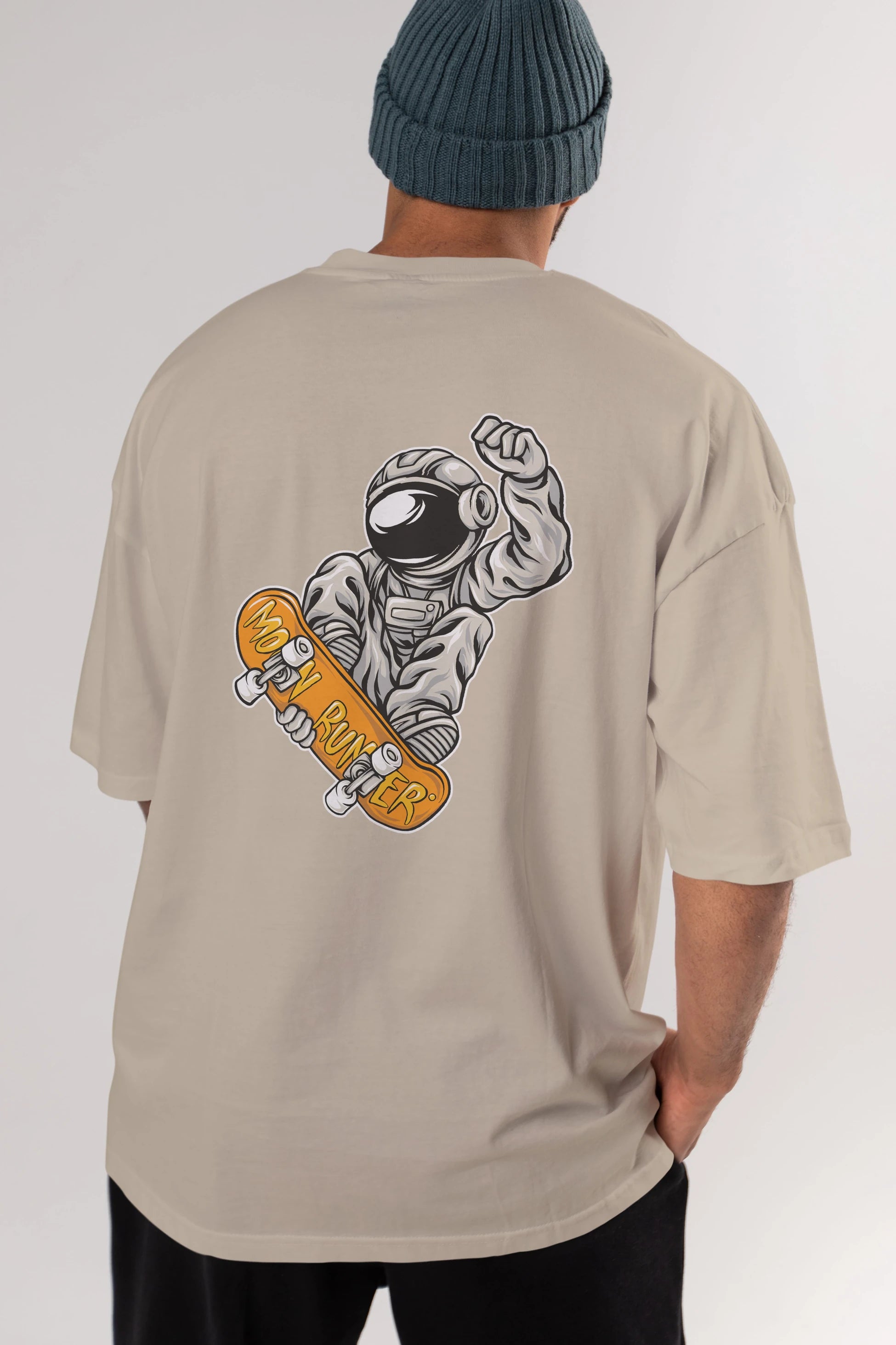 Moon Runner Arka Baskılı Oversize t-shirt Erkek Kadın Unisex