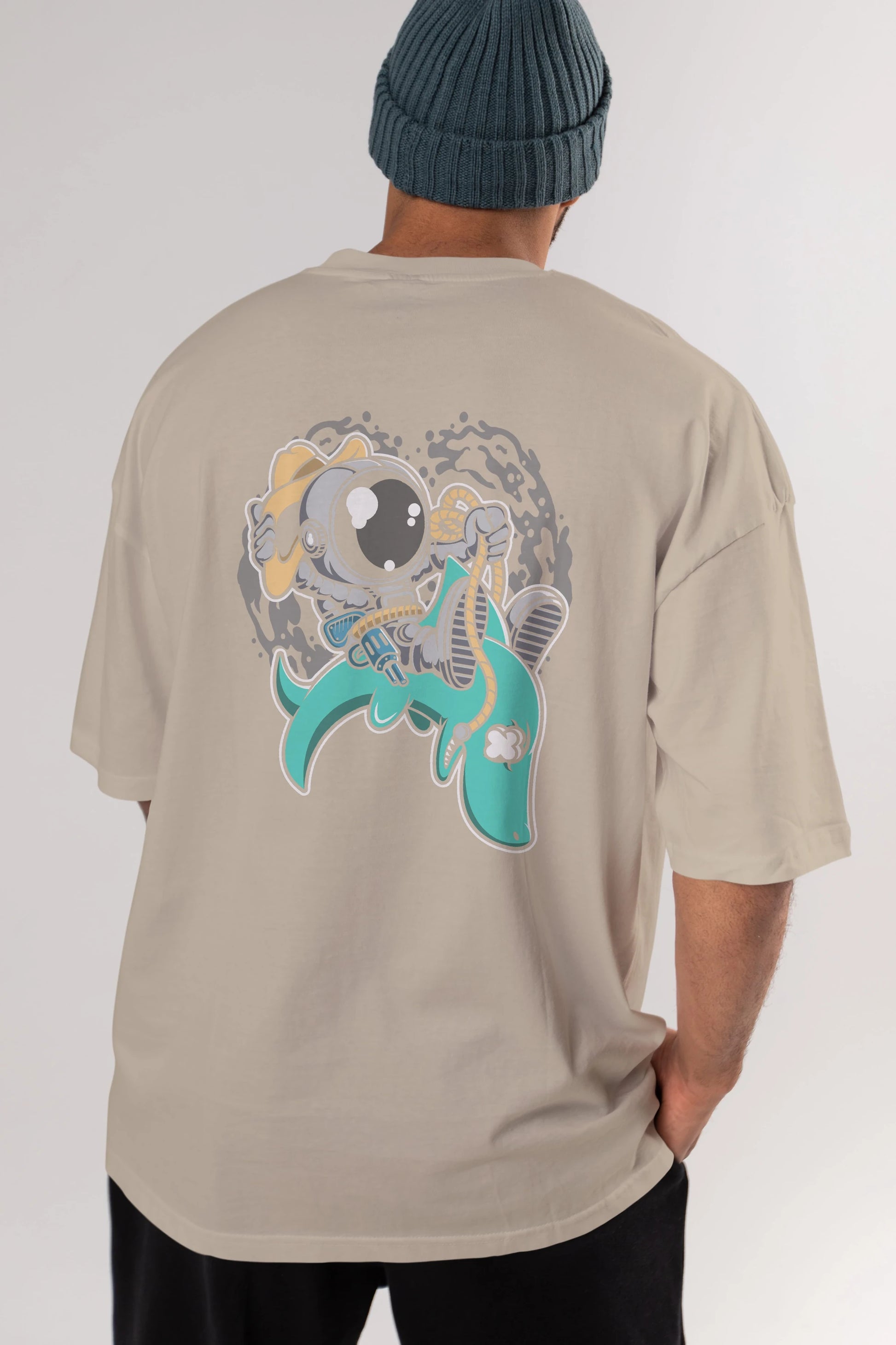 Astronaut Riding Shark Arka Baskılı Oversize t-shirt Erkek Kadın Unisex