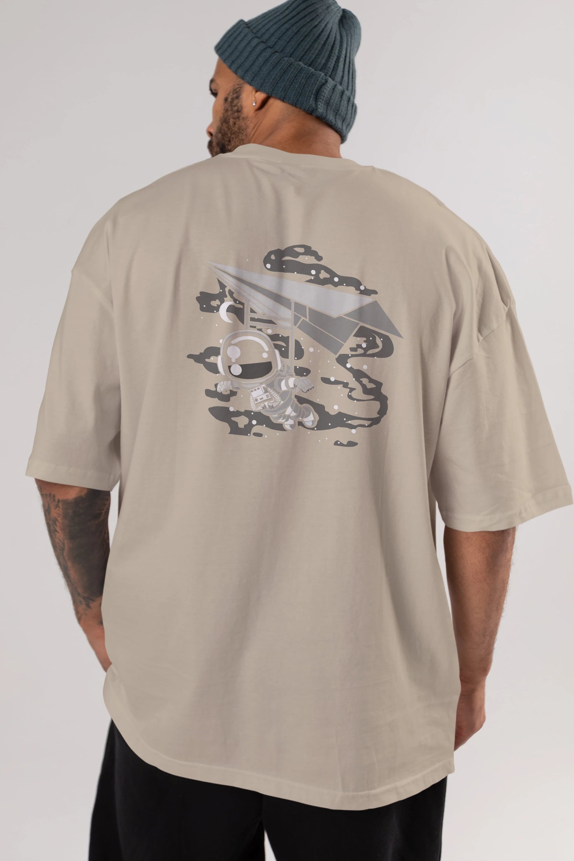 Astronaut Flying Arka Baskılı Oversize t-shirt Erkek Kadın Unisex