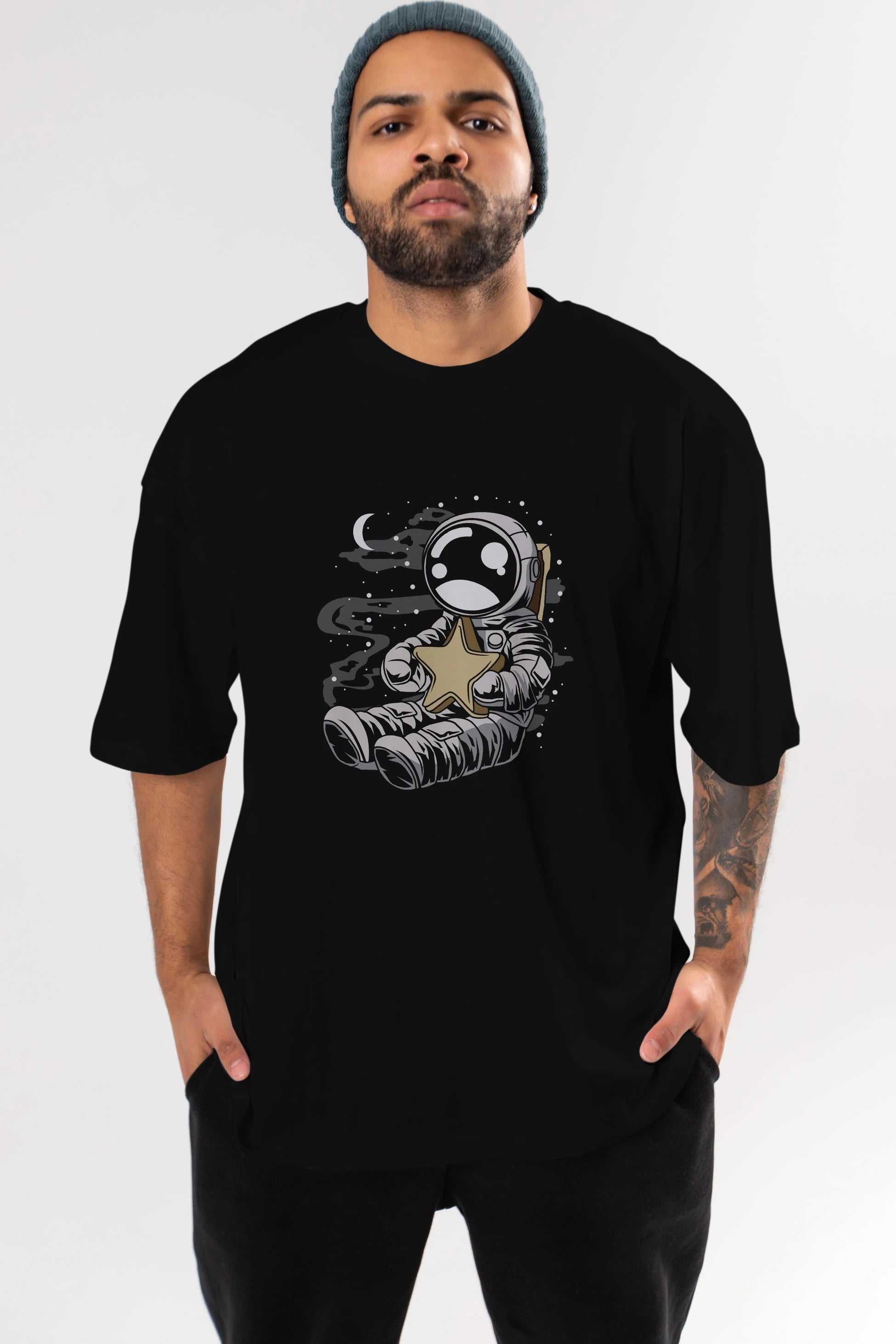 Astronaut Holding The Star Ön Baskılı Oversize t-shirt Erkek Kadın Unisex
