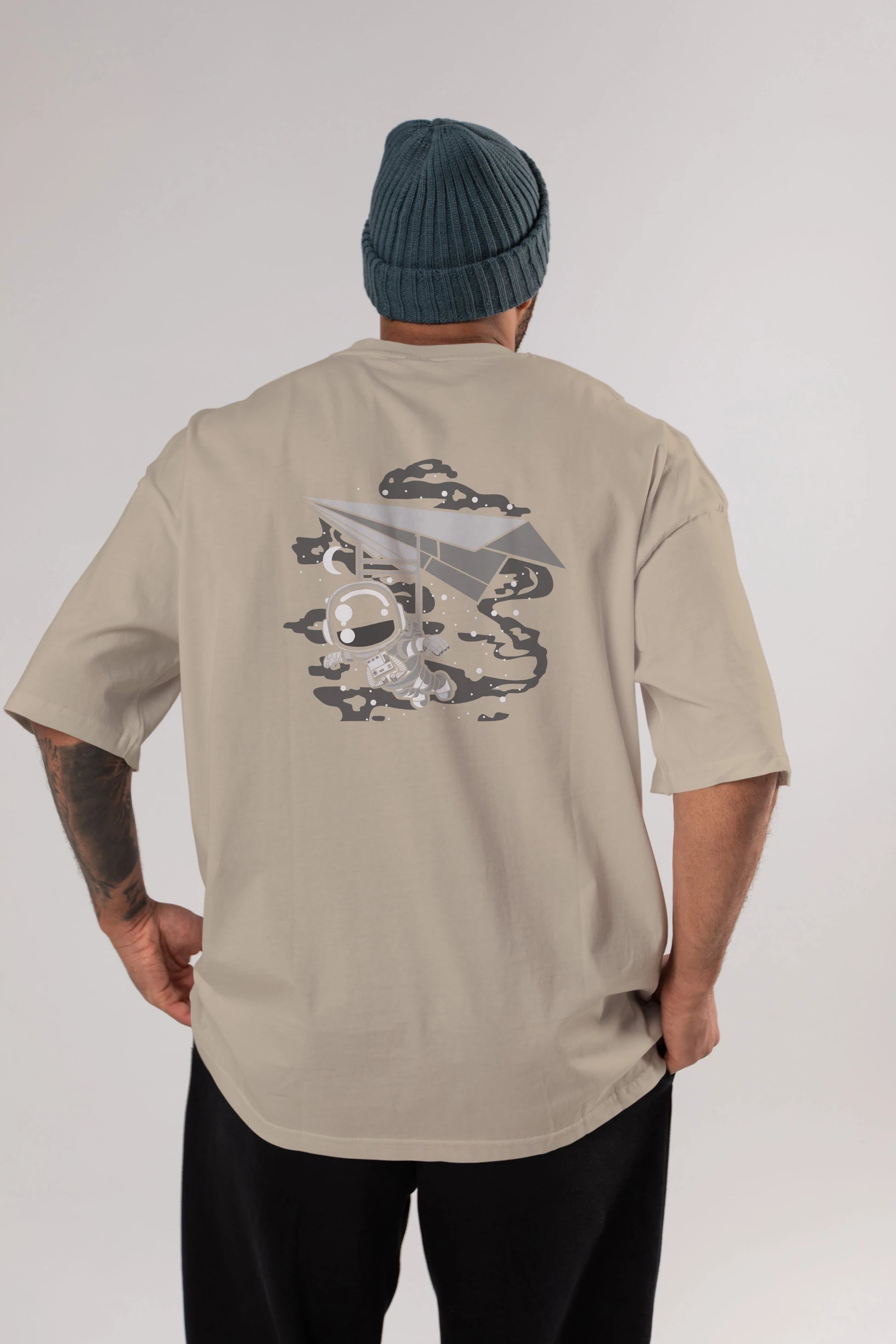 Astronaut Flying Arka Baskılı Oversize t-shirt Erkek Kadın Unisex