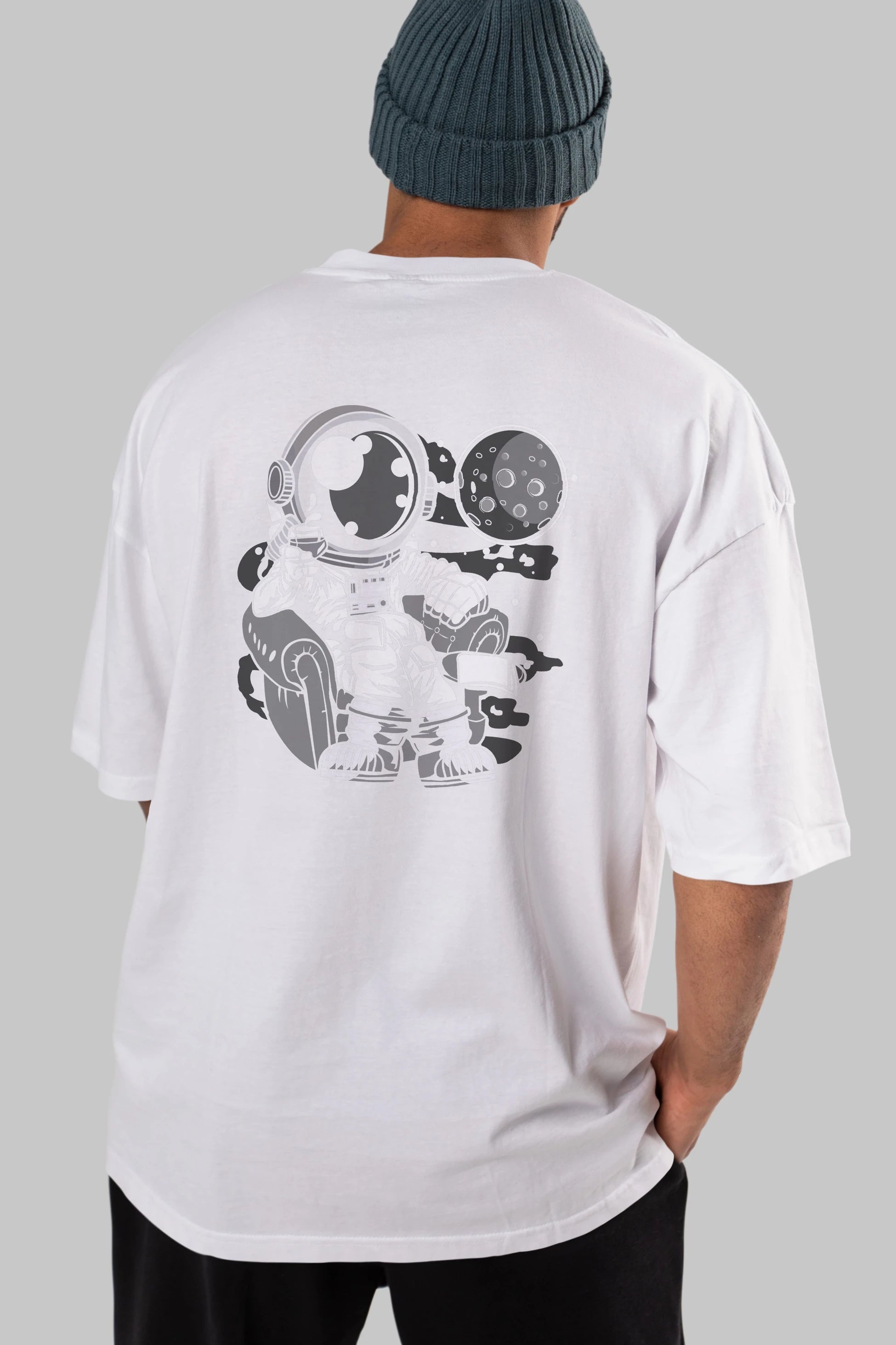 Astronaut Drinking And Relax Arka Baskılı Oversize t-shirt Erkek Kadın Unisex