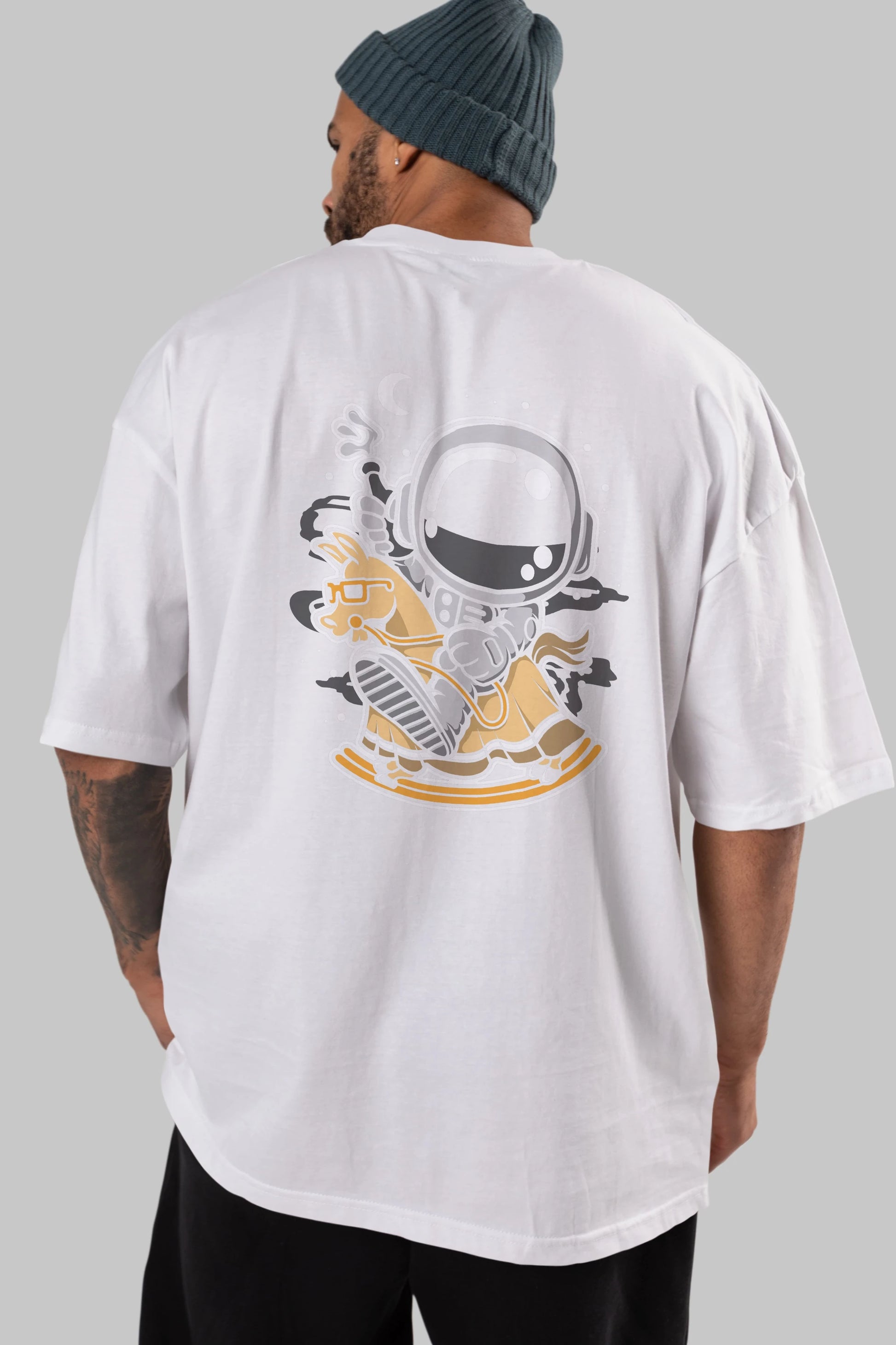 Astronaut RidingToy Horse Arka Baskılı Oversize t-shirt Erkek Kadın Unisex