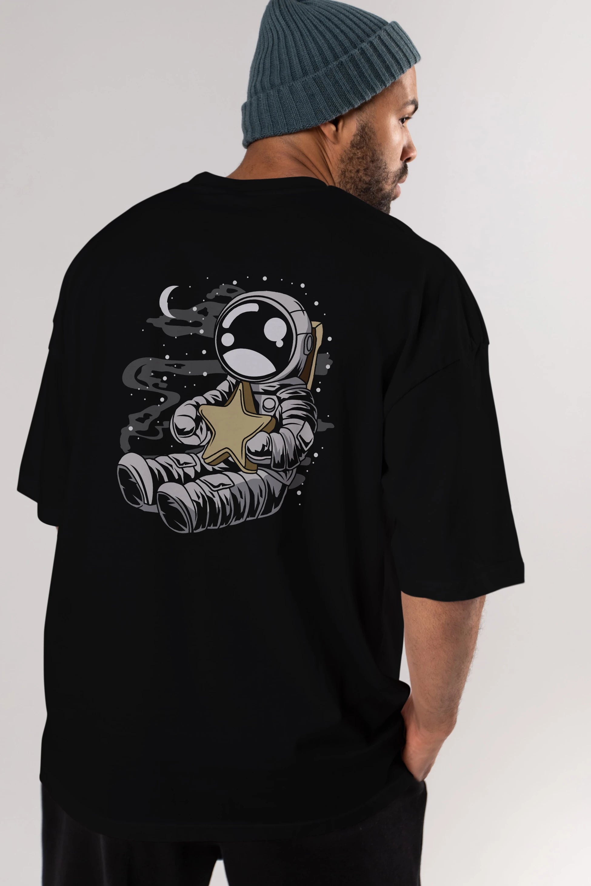 Astronaut Holding The Star Arka Baskılı Oversize t-shirt Erkek Kadın Unisex