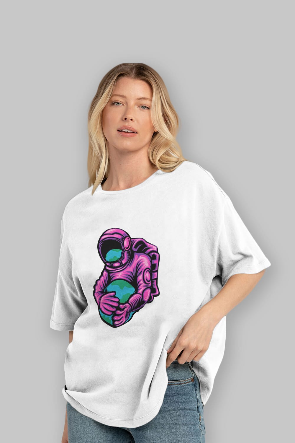 Astronaut Holding Up The Earth Sticker Ön Baskılı Oversize t-shirt Erkek Kadın Unisex