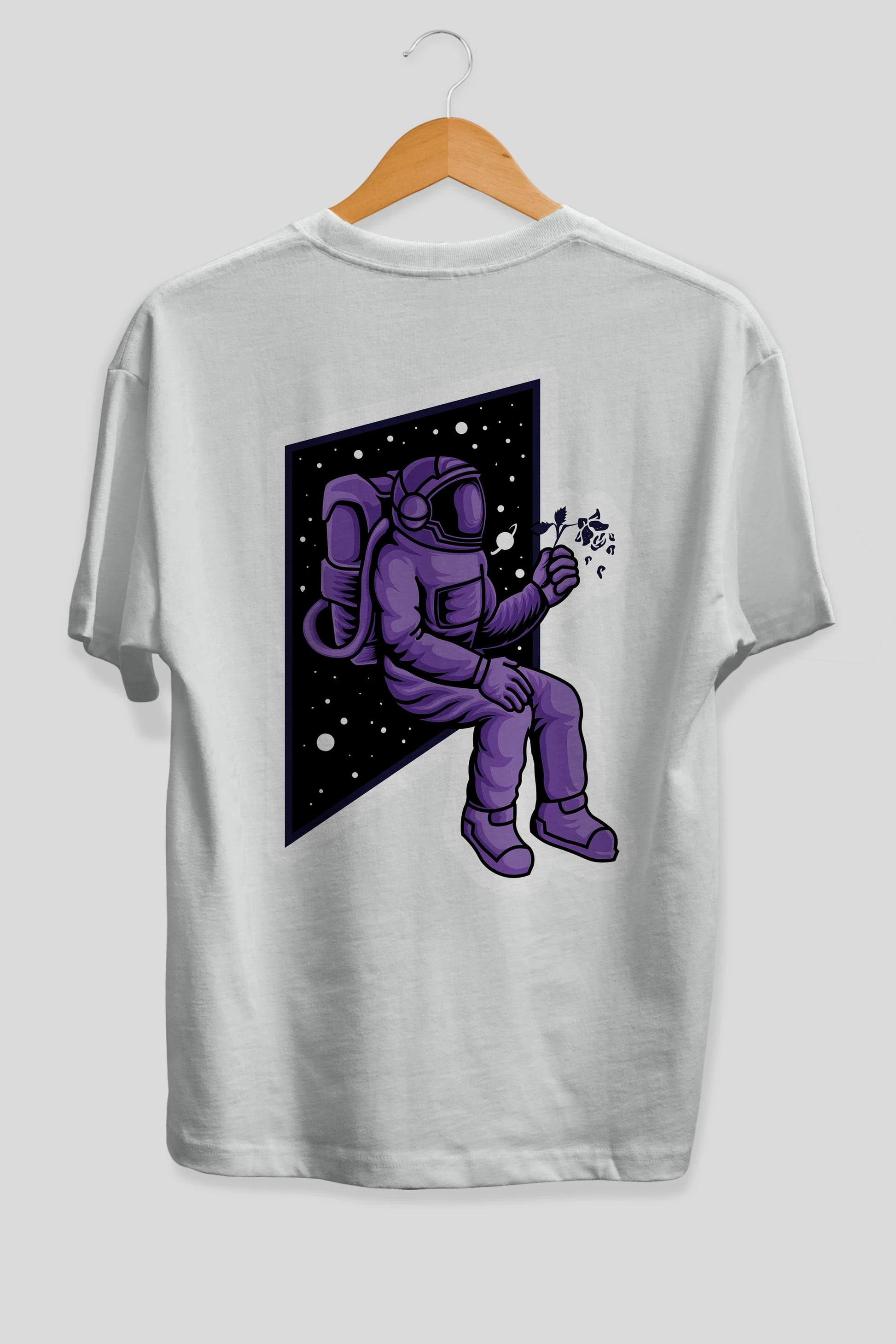 Astronaut holding black rose sticker Arka Baskılı Oversize t-shirt Erkek Kadın Unisex