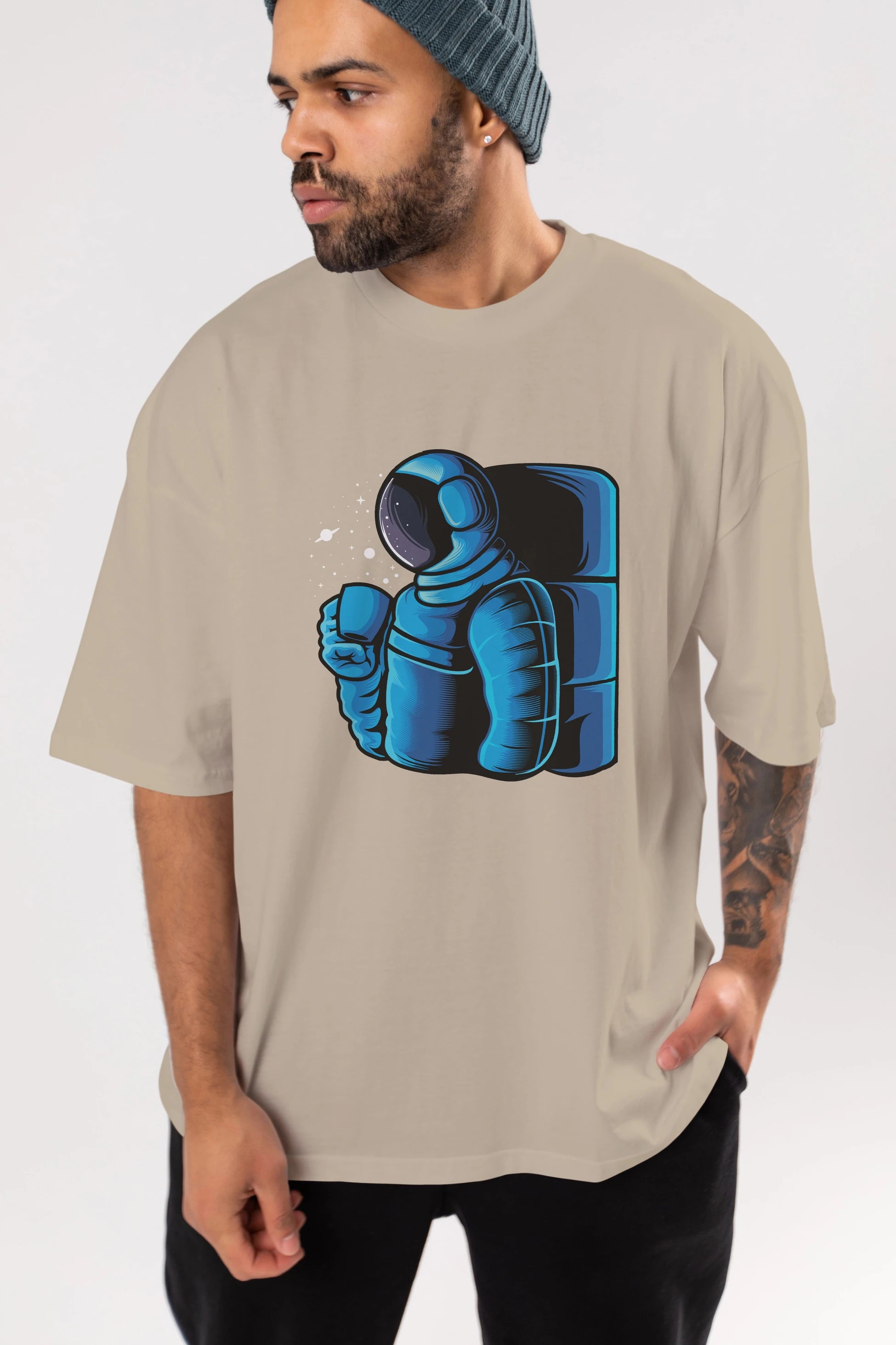 Drinking coffee in space Ön Baskılı Oversize t-shirt Erkek Kadın Unisex