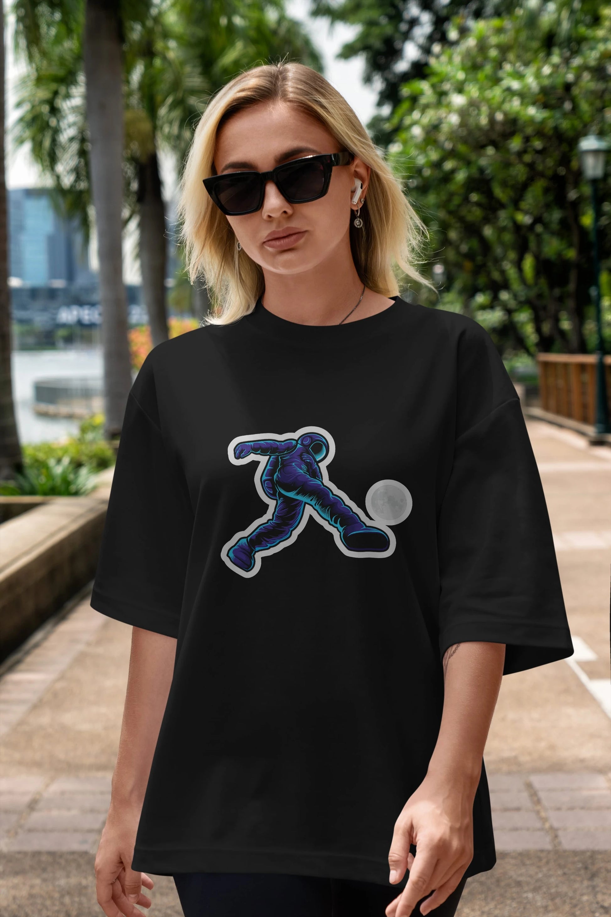 Astroball in Space Sticker Ön Baskılı Oversize t-shirt Erkek Kadın Unisex