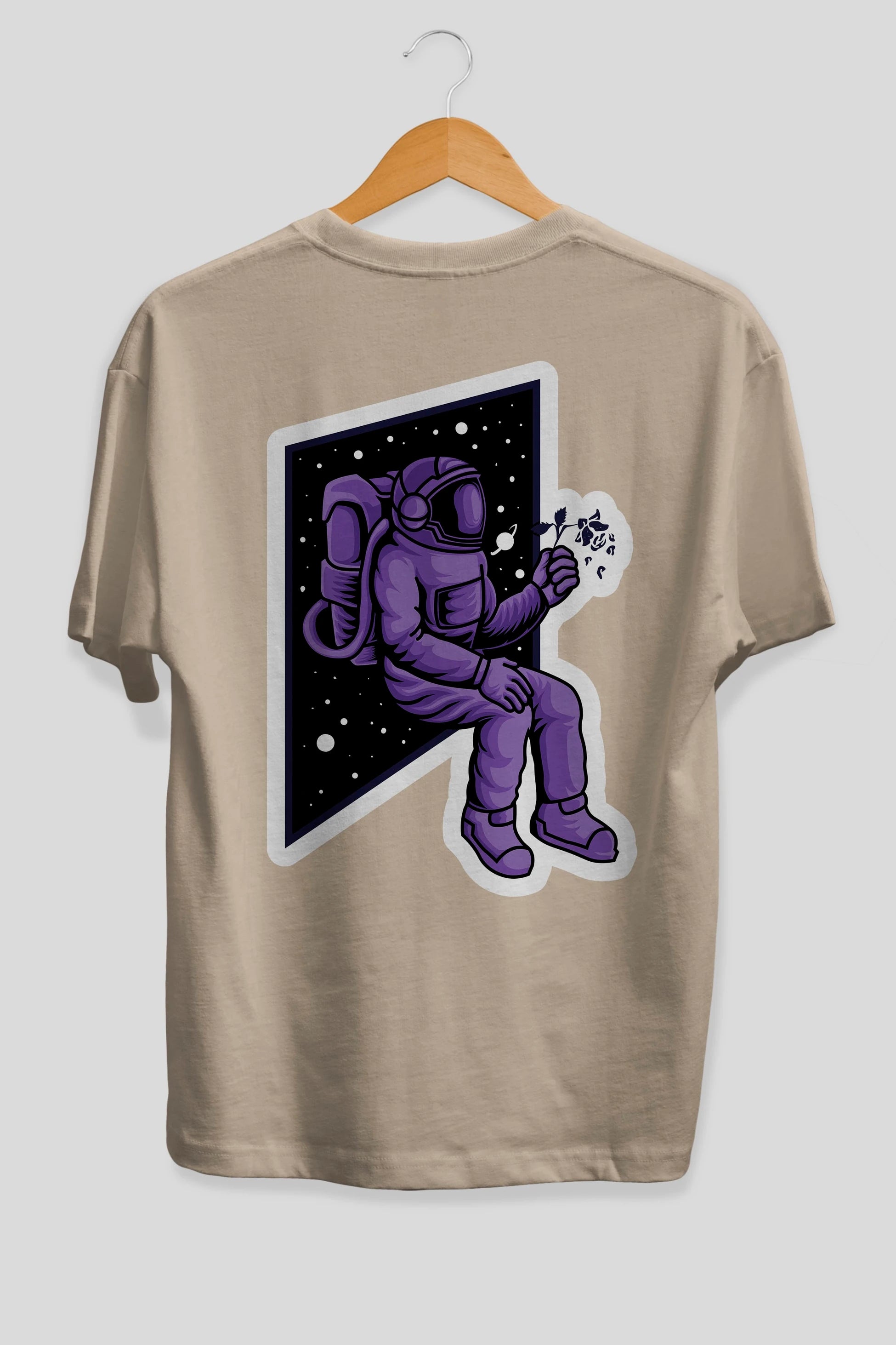 Astronaut holding black rose sticker Arka Baskılı Oversize t-shirt Erkek Kadın Unisex