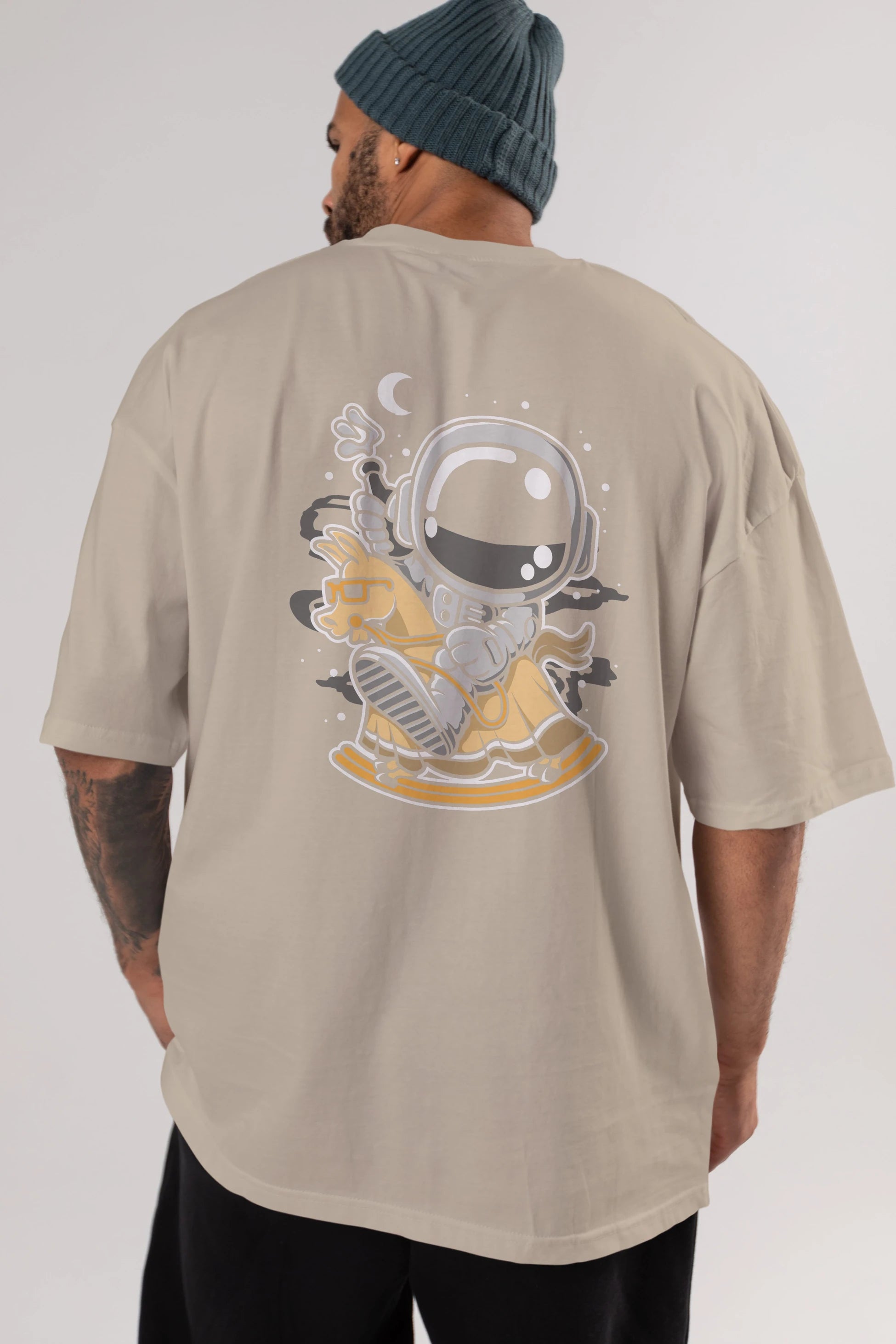 Astronaut RidingToy Horse Arka Baskılı Oversize t-shirt Erkek Kadın Unisex