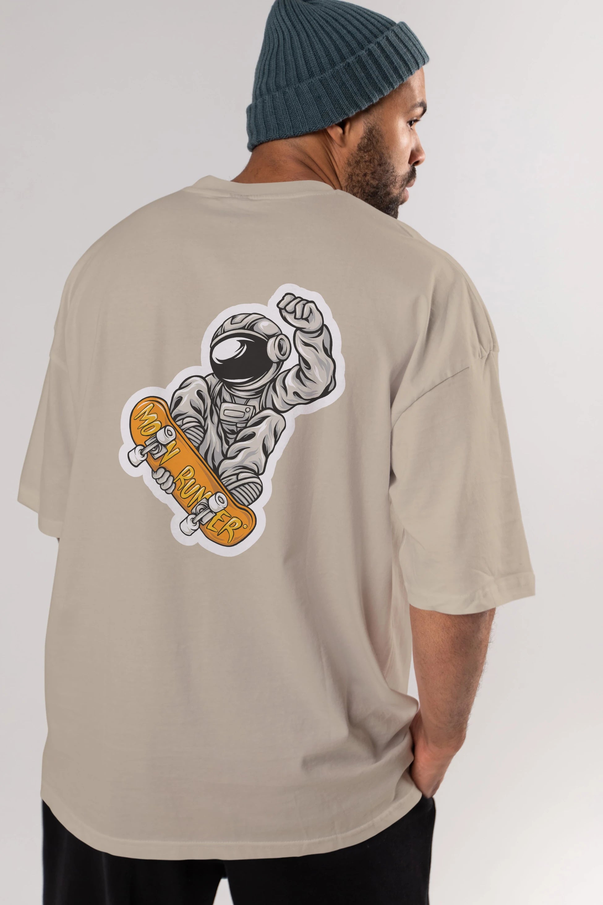 Moon Runner Sticker Arka Baskılı Oversize t-shirt Erkek Kadın Unisex
