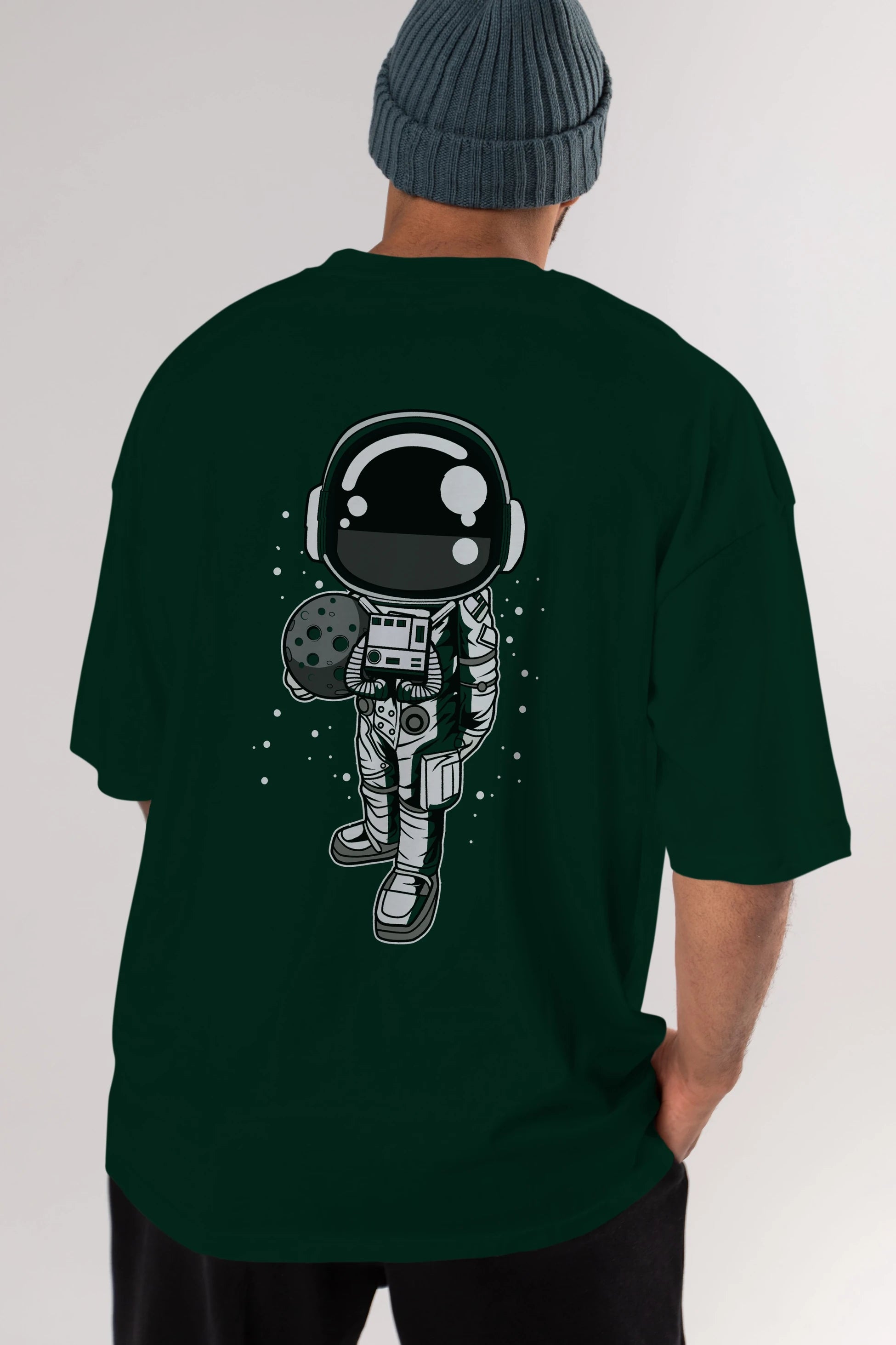 Astronaut Holding The Moon Arka Baskılı Oversize t-shirt Erkek Kadın Unisex