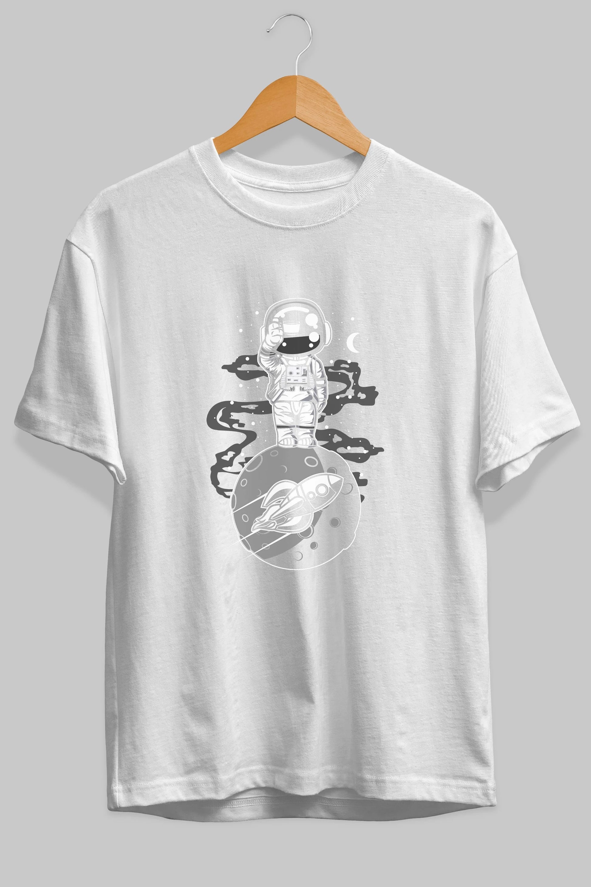 Astronaut Standing On The Moon Ön Baskılı Oversize t-shirt Erkek Kadın Unisex