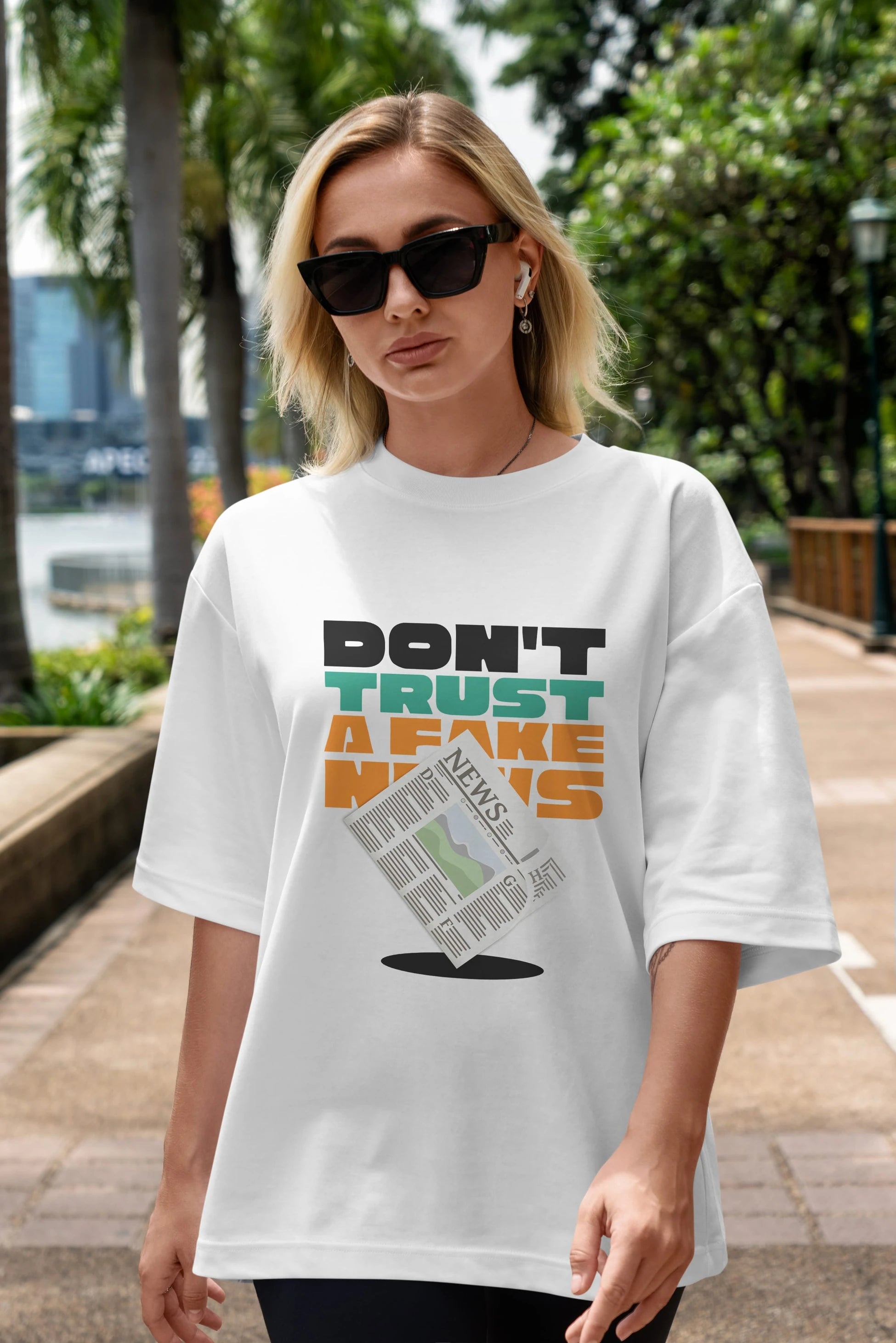 Dont Trust a Fake News Yazılı Ön Baskılı Oversize t-shirt Erkek Kadın Unisex