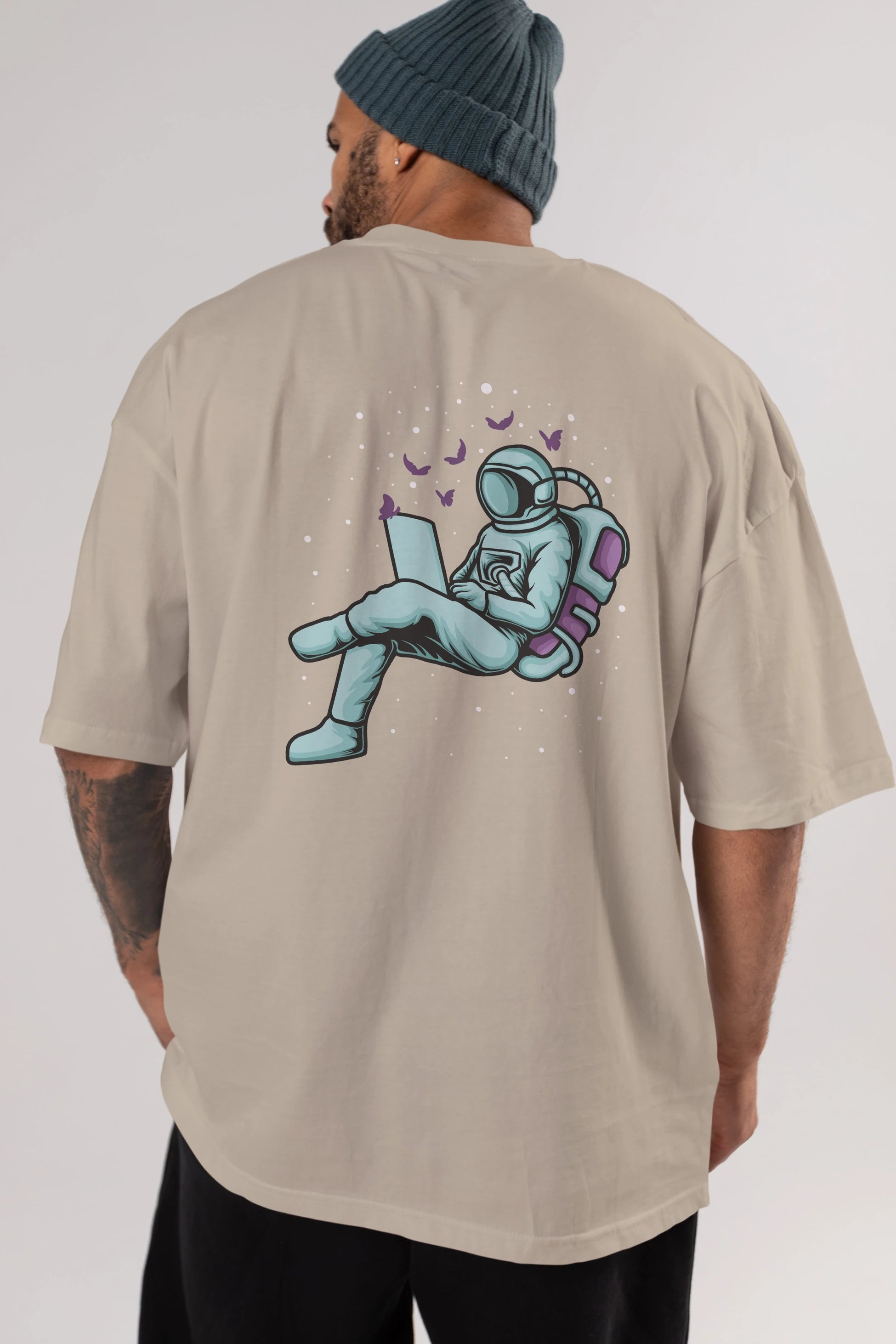 Work with Butterflies in Space Arka Baskılı Oversize t-shirt Erkek Kadın Unisex