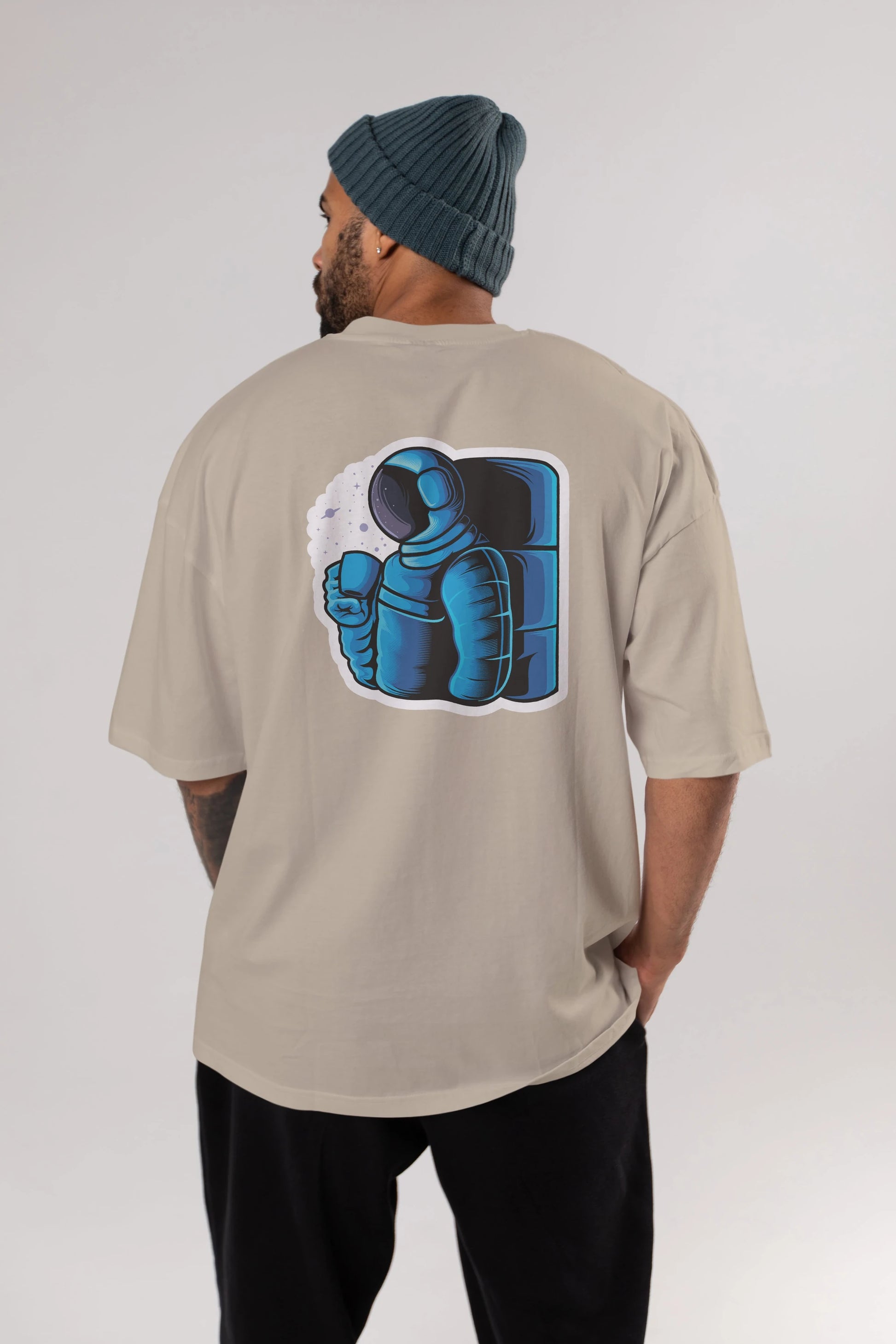 Drinking coffee in space sticker Arka Baskılı Oversize t-shirt Erkek Kadın Unisex