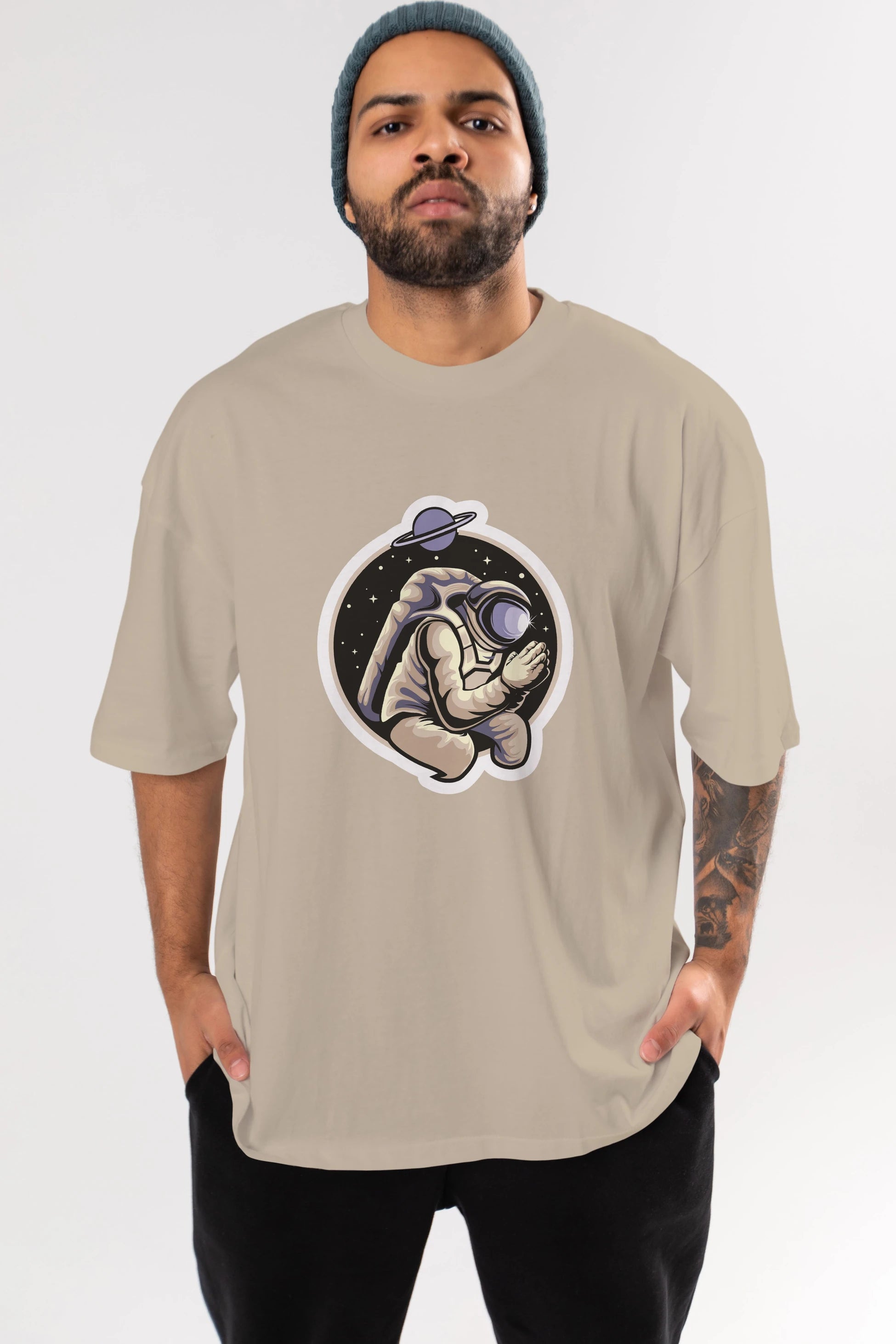 Astronaut Praying Sticker Ön Baskılı Oversize t-shirt Erkek Kadın Unisex