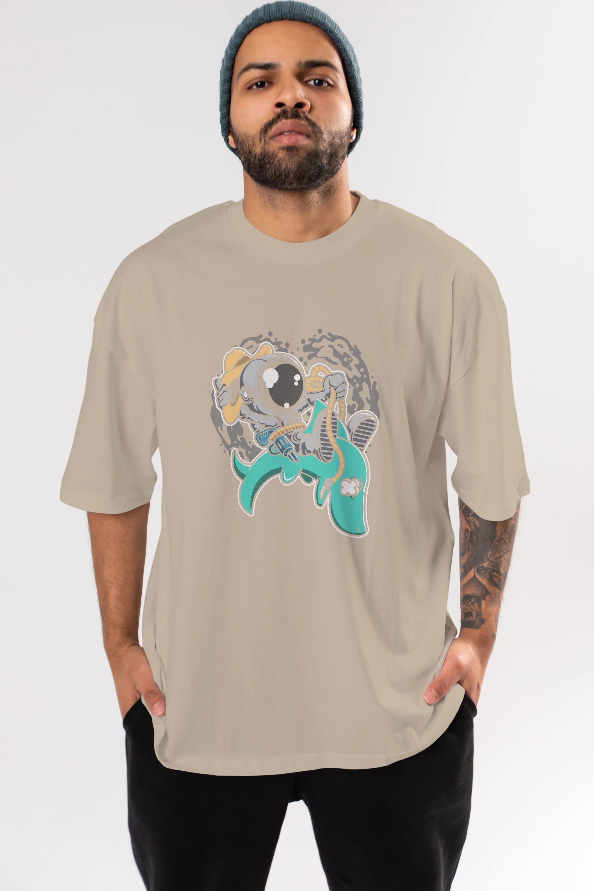 Astronaut Riding Shark Ön Baskılı Oversize t-shirt Erkek Kadın Unisex