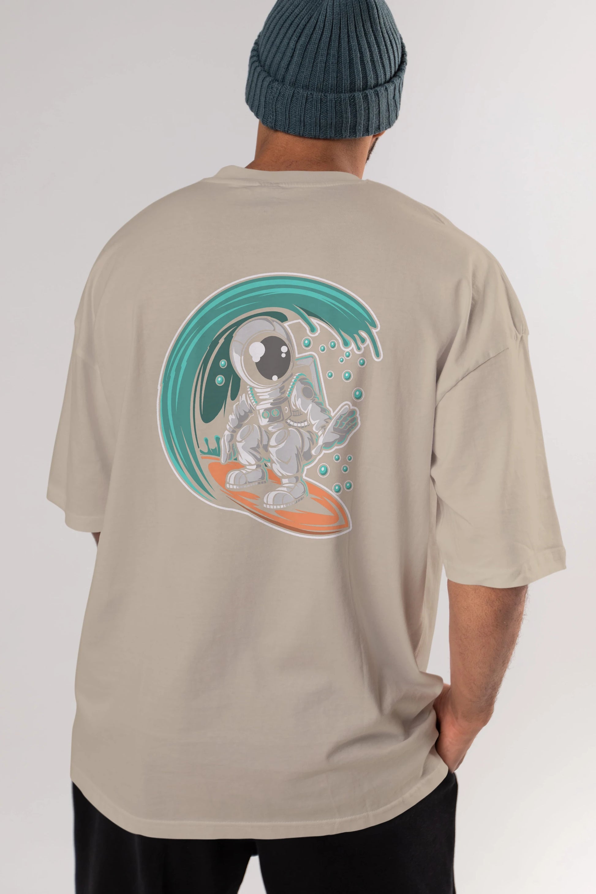 Astronaut Surfing Arka Baskılı Oversize t-shirt Erkek Kadın Unisex