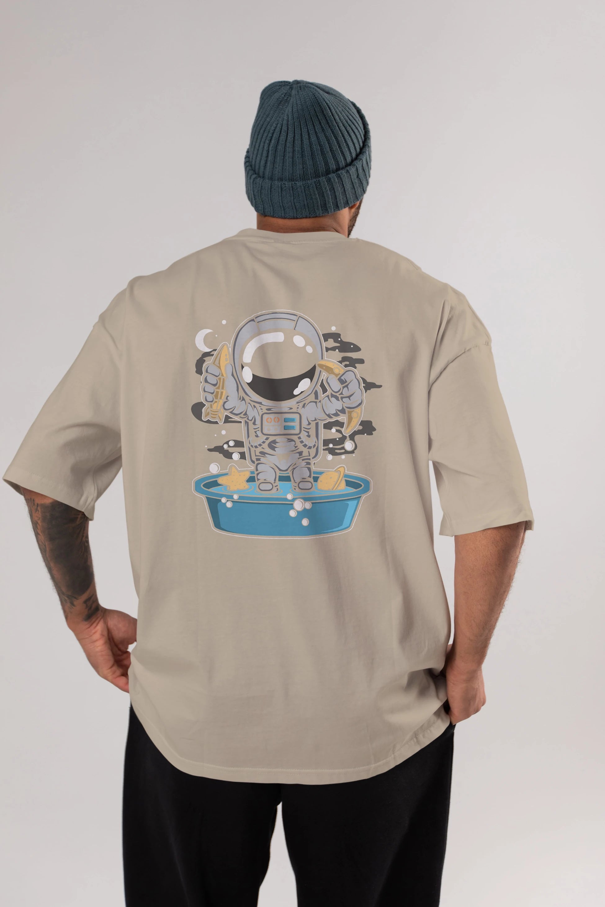Astronaut Bath Tub Arka Baskılı Oversize t-shirt Erkek Kadın Unisex