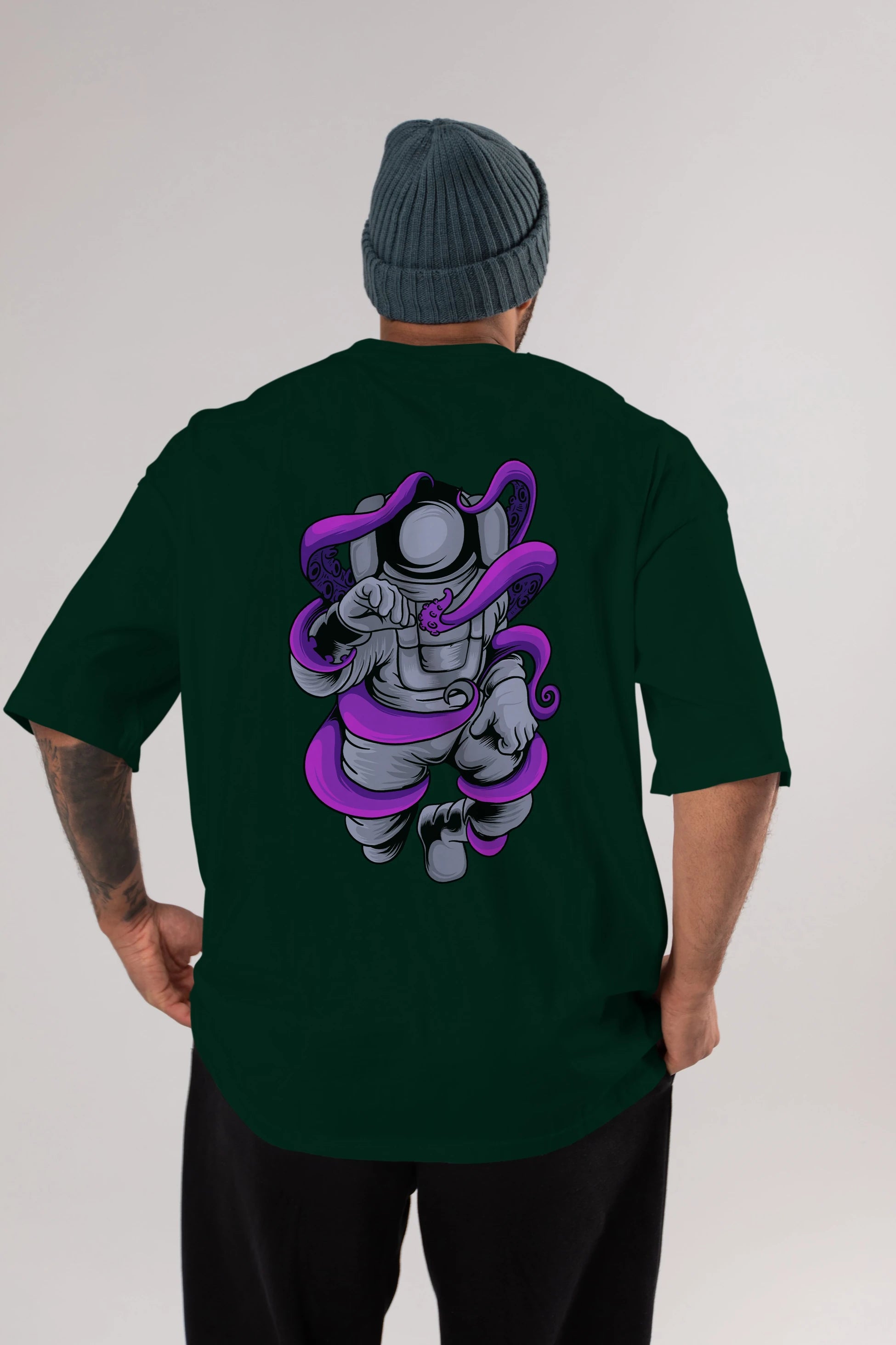 Astronaut fighting octopus Arka Baskılı Oversize t-shirt Erkek Kadın Unisex