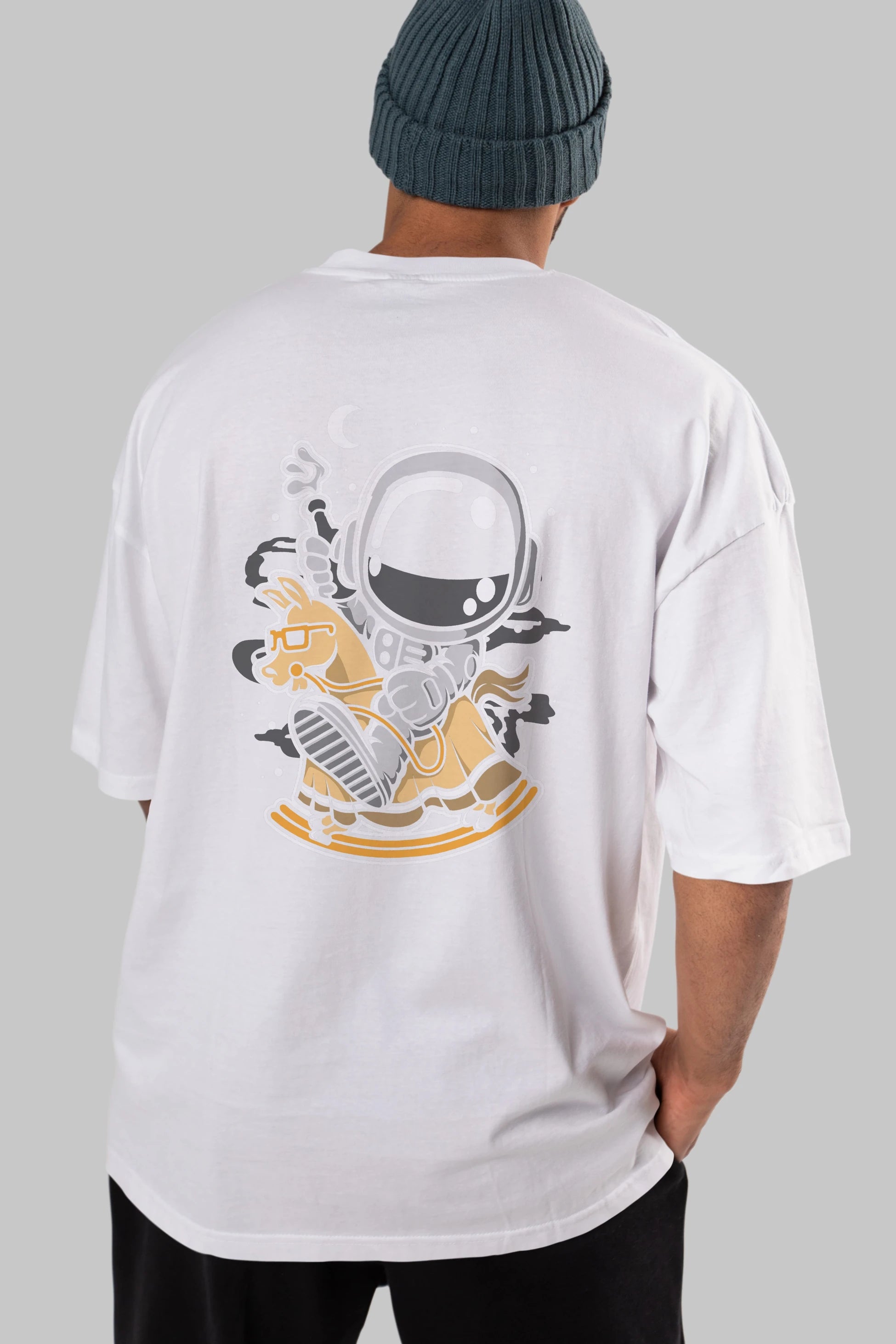 Astronaut RidingToy Horse Arka Baskılı Oversize t-shirt Erkek Kadın Unisex