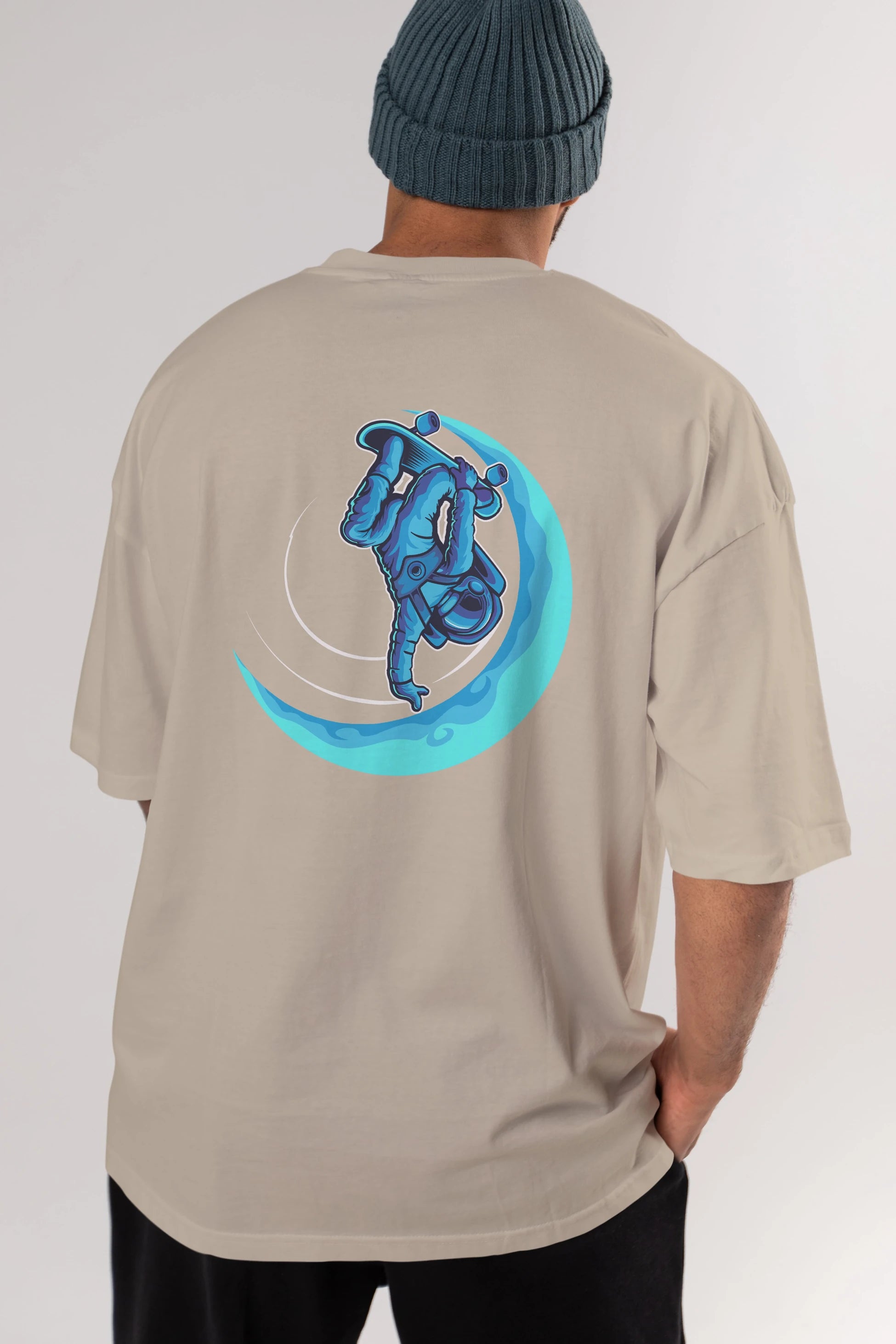 Skating on the moon Arka Baskılı Oversize t-shirt Erkek Kadın Unisex