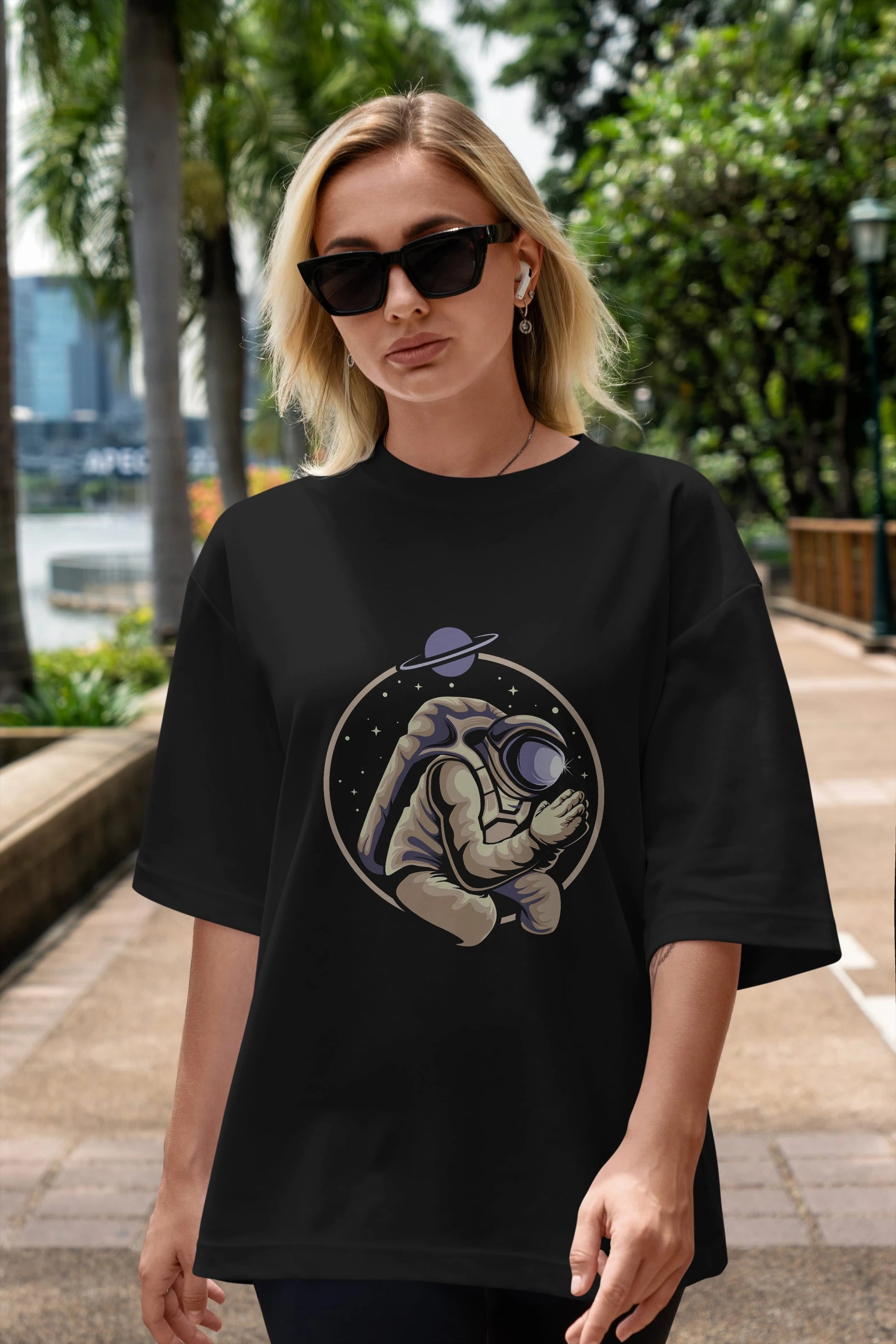 Astronaut Praying Ön Baskılı Oversize t-shirt Erkek Kadın Unisex