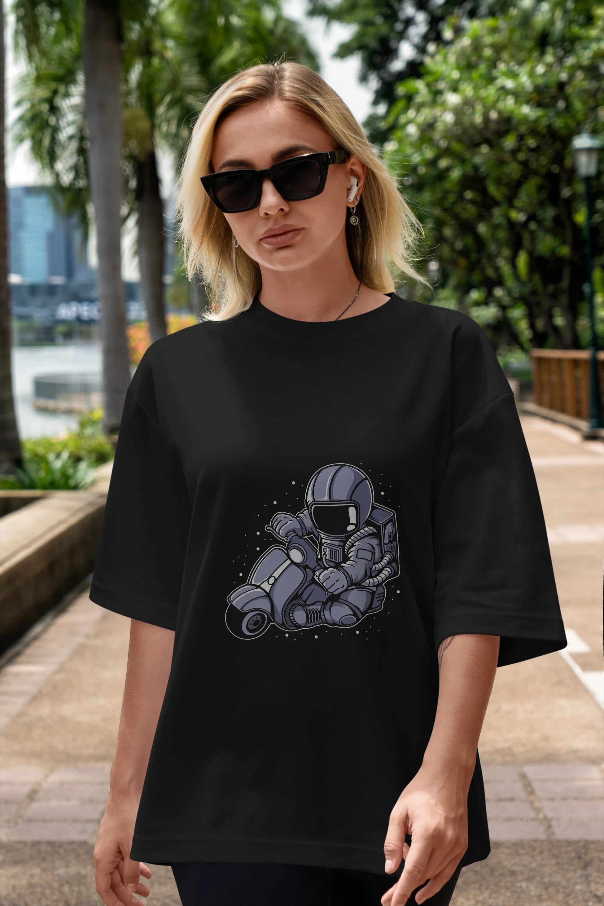 Astronaut Scooter (2) Ön Baskılı Oversize t-shirt Erkek Kadın Unisex