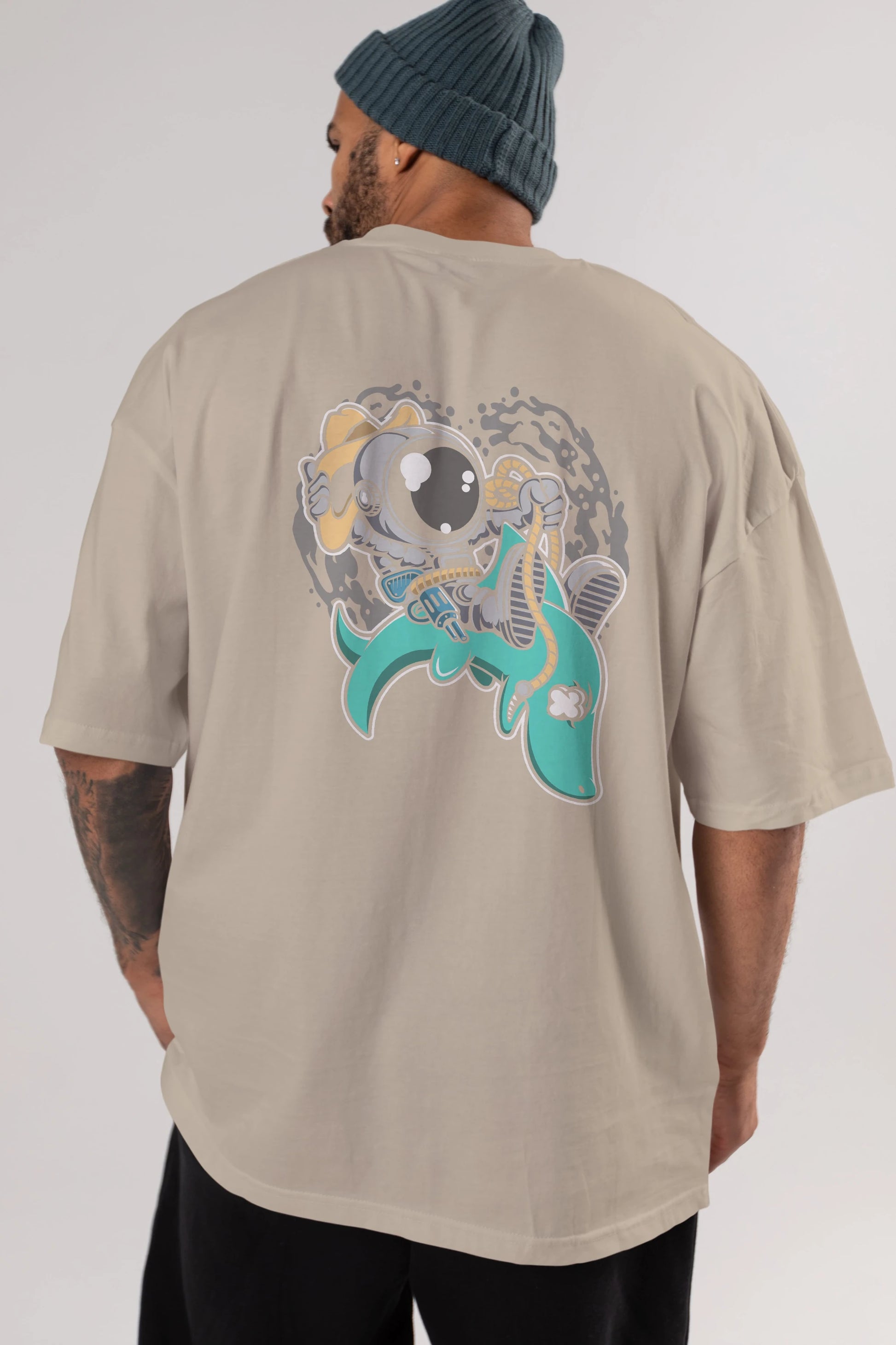 Astronaut Riding Shark Arka Baskılı Oversize t-shirt Erkek Kadın Unisex