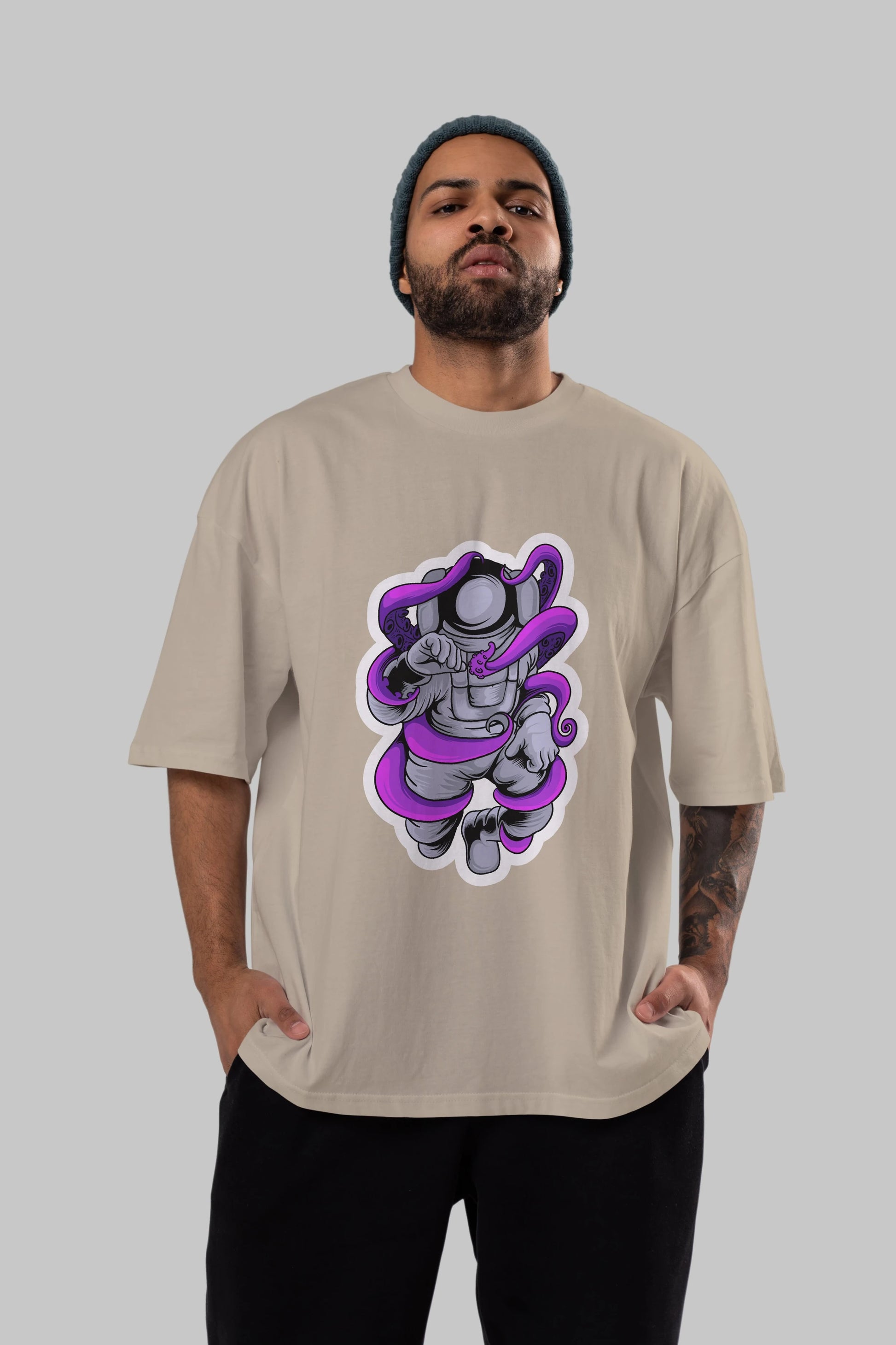 Astronaut fighting octopus sticker Ön Baskılı Oversize t-shirt Erkek Kadın Unisex