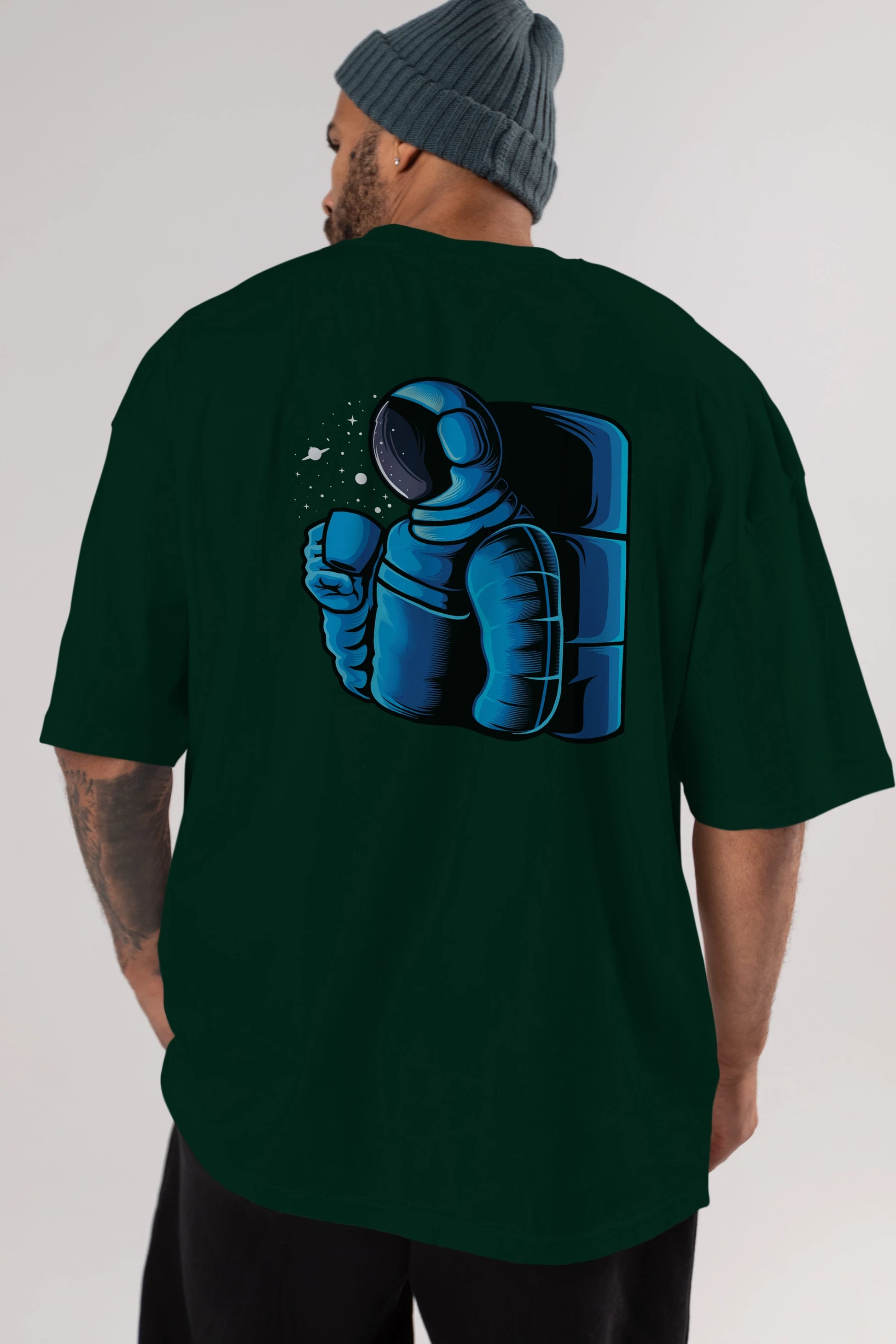 Drinking coffee in space Arka Baskılı Oversize t-shirt Erkek Kadın Unisex