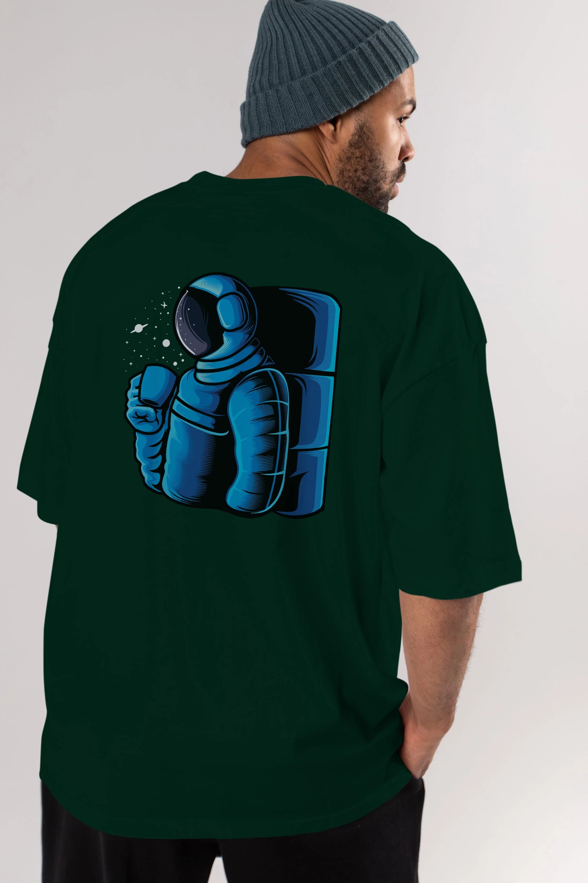 Drinking coffee in space Arka Baskılı Oversize t-shirt Erkek Kadın Unisex