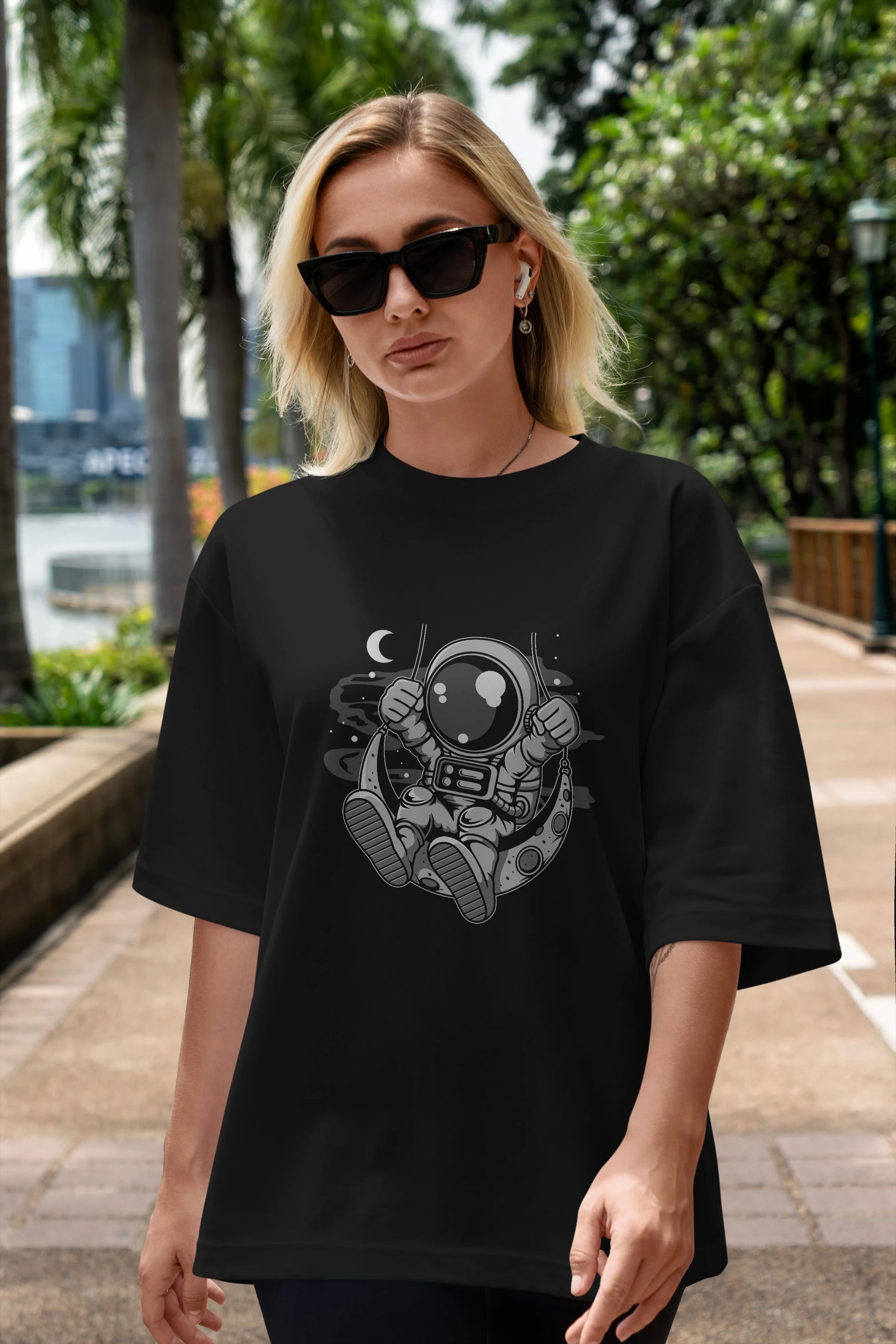 Astronaut Moon Swinger Ön Baskılı Oversize t-shirt Erkek Kadın Unisex