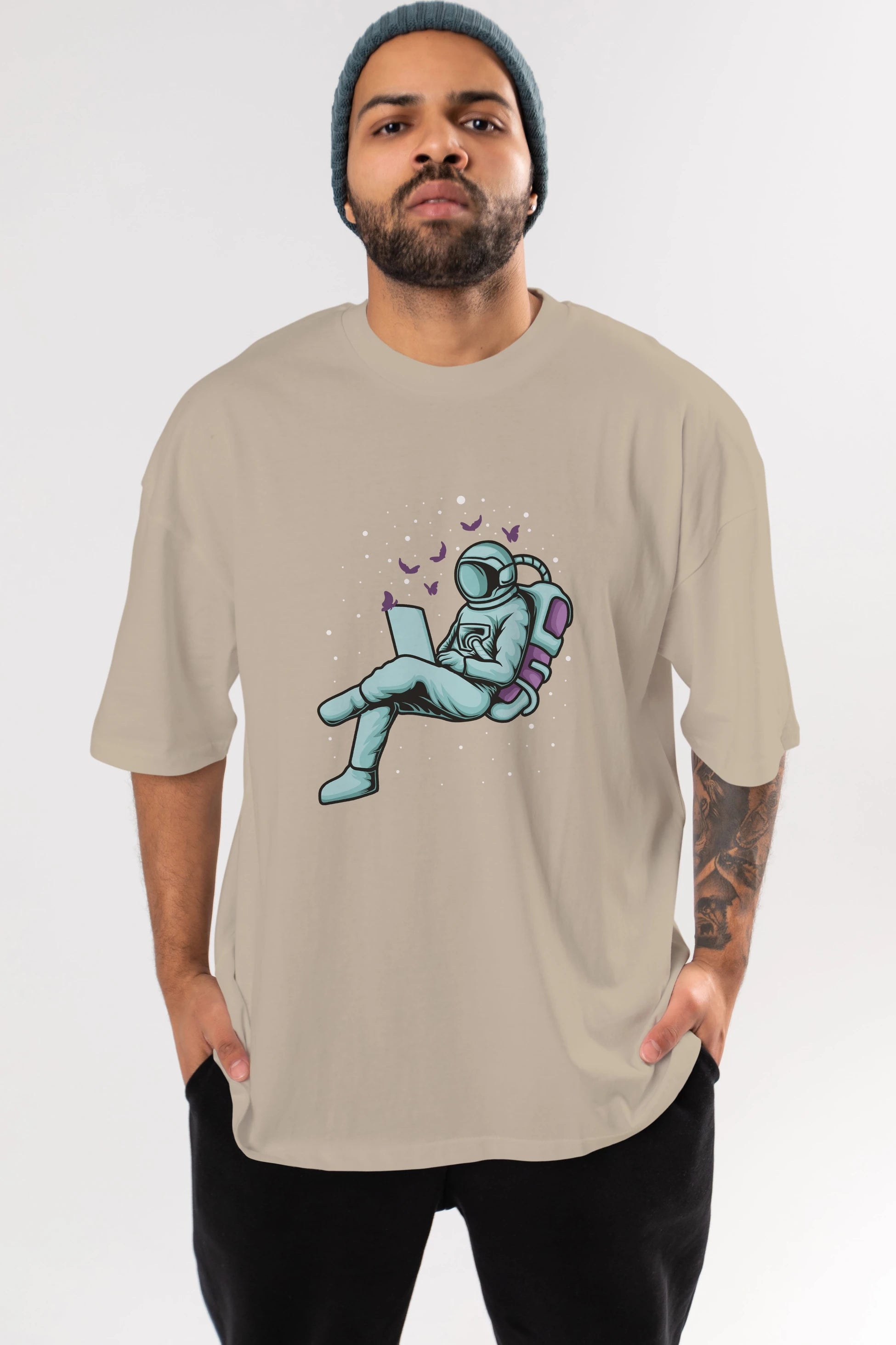 Work with Butterflies in Space Ön Baskılı Oversize t-shirt Erkek Kadın Unisex
